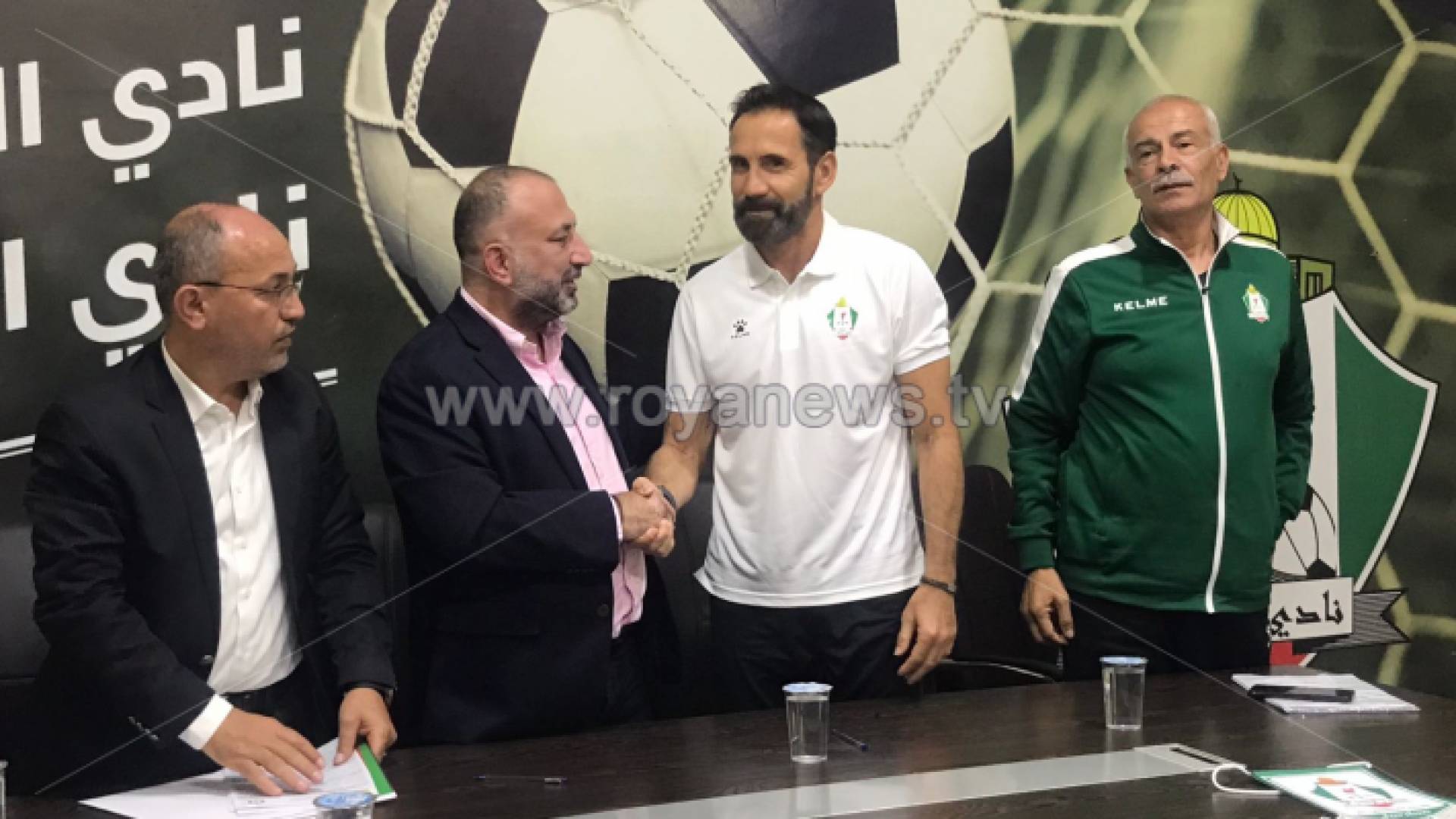 الوحدات يقدم جهازه الفني الجديد لوسائل الإعلام