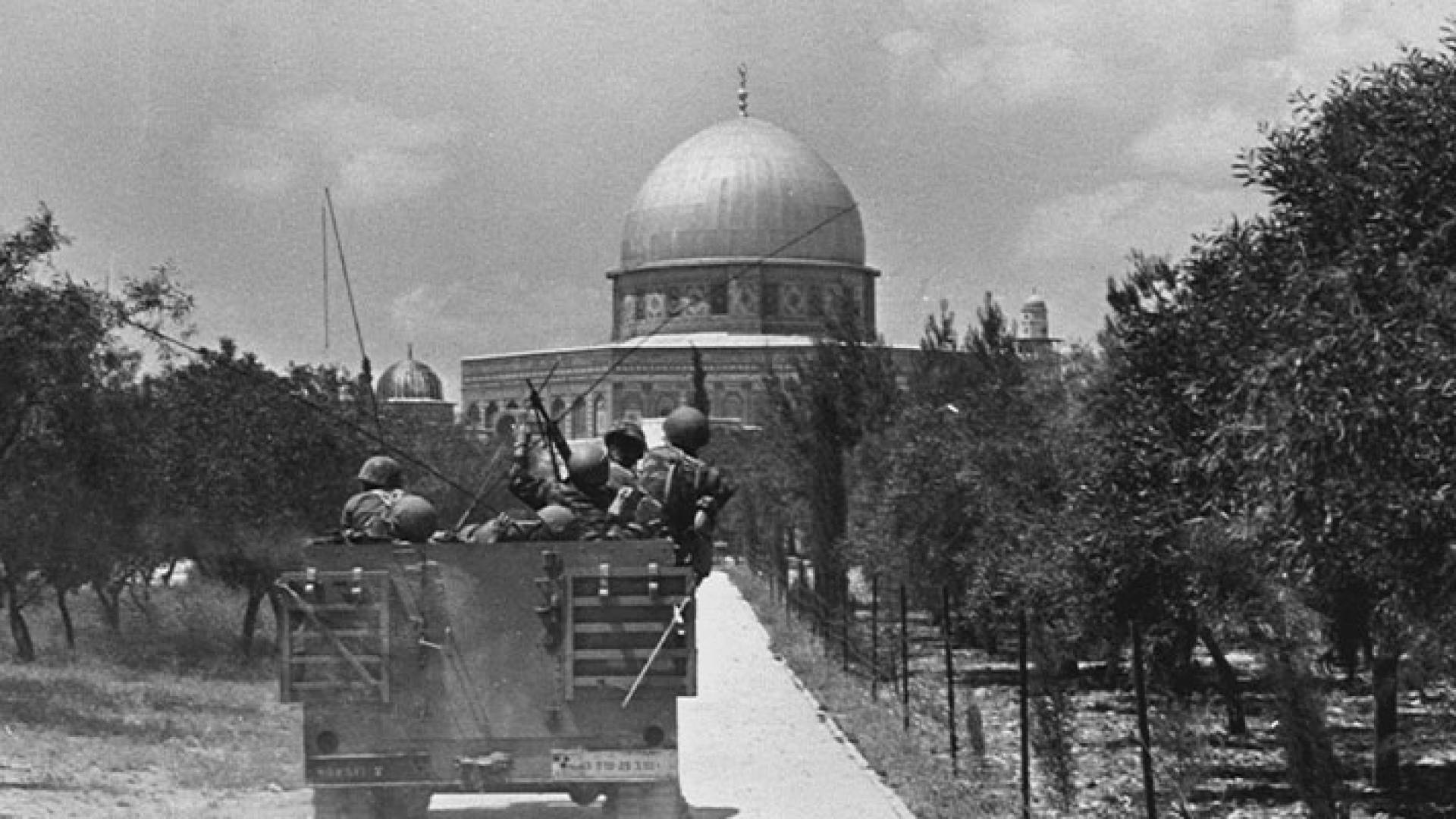 الاحتلال الإسرائيلي احتل بقية الأراضي الفلسطينيةبما فيها القدس والجولان من سوريا وسيناء من مصر