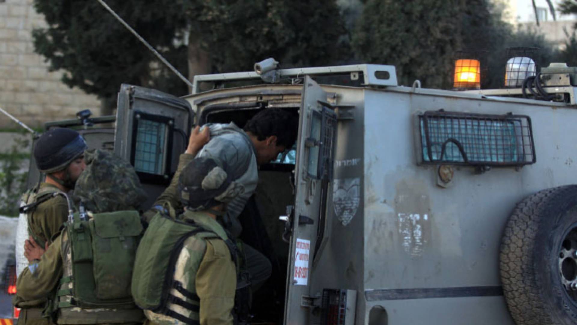 صورة أرشيفية لاعتقال شاب فلسطيني