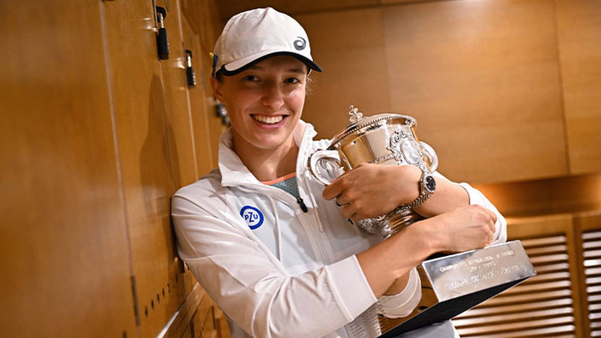 حسمت شفيونتيك اللقاء مبكراً بكسرها إرسال منافستها في الشوط الأول والثالث من المجموعة الأولى