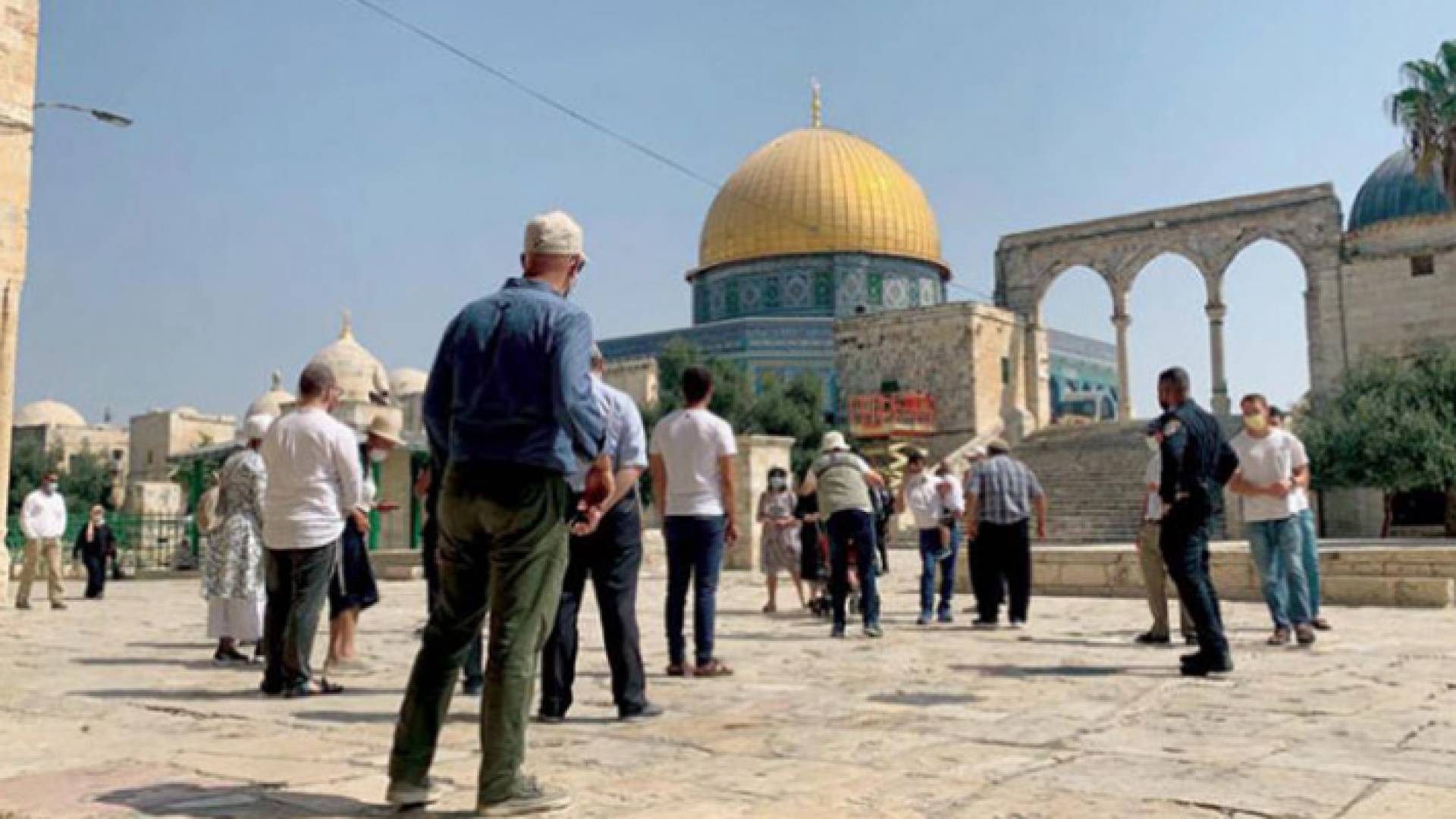 صورة أرشيفية لمستوطنين يقتحمون المسجد الأقصى بحماية شرطة الاحتلال
