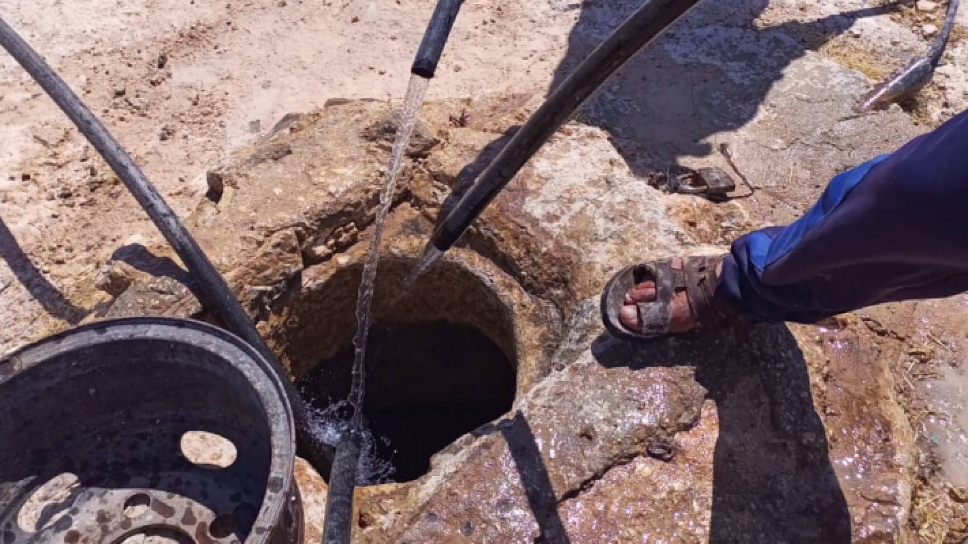 خلال إزالة أحد الاعتداءات على المياه