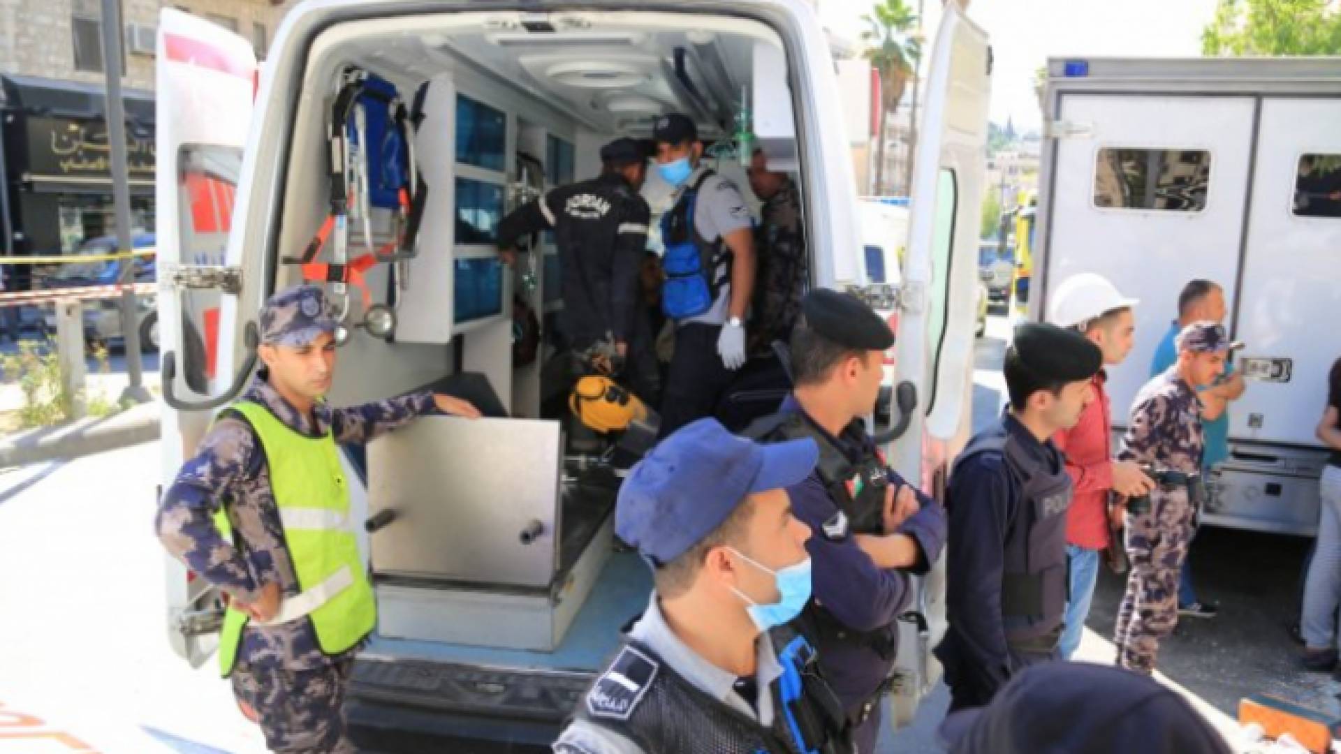 كوادر الدفاع المدني