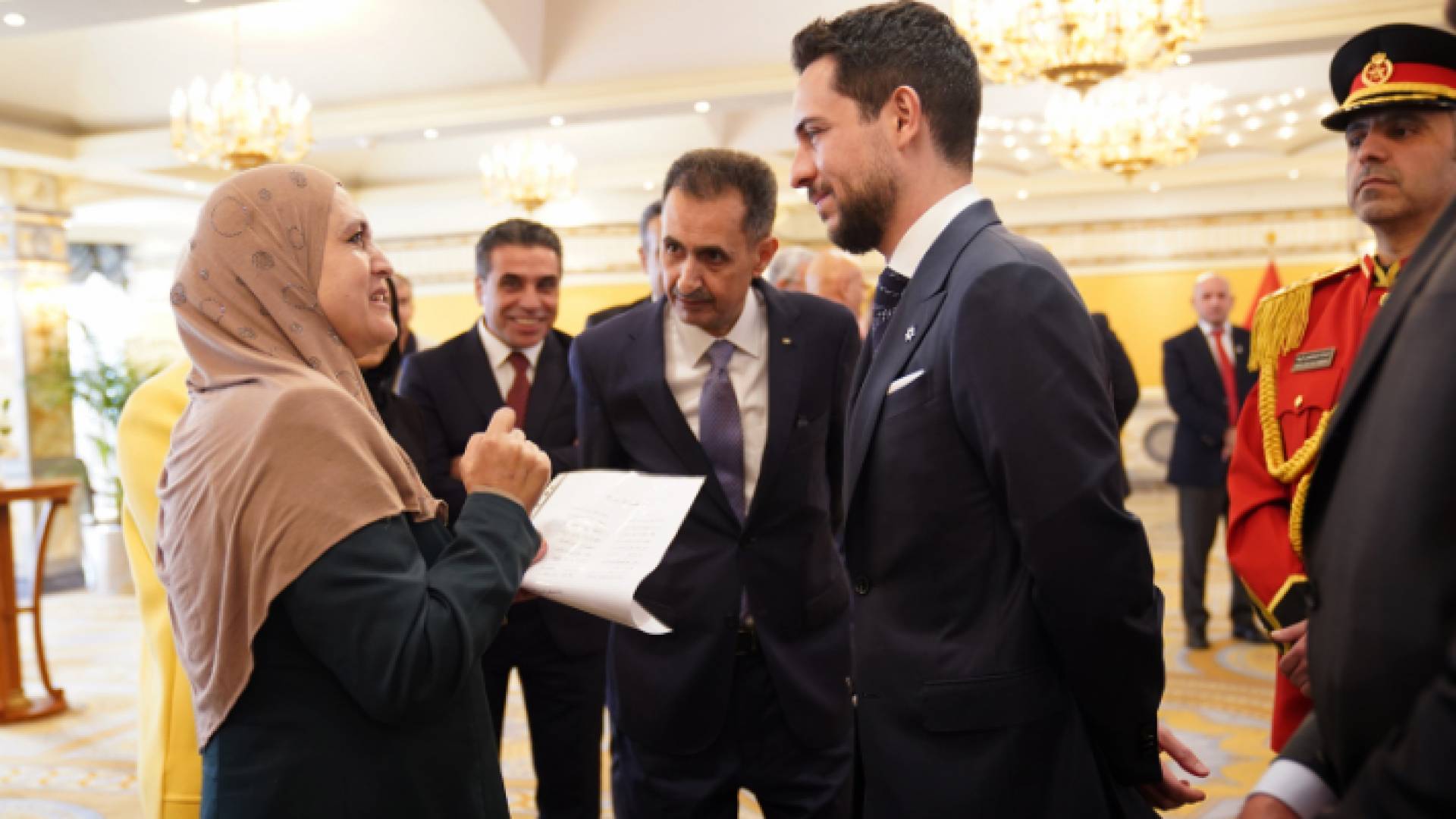 ولي العهد يلتقي عدداً من أبناء الجالية الأردنية في الكويت