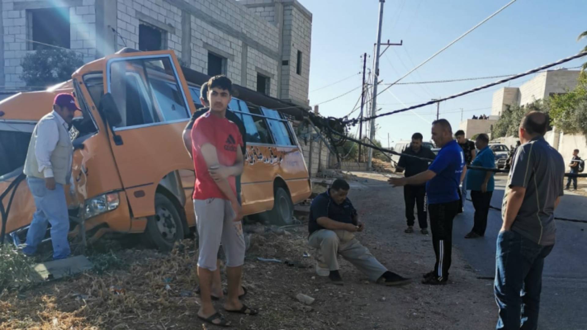 تدهور حافلة نقل مدرسي