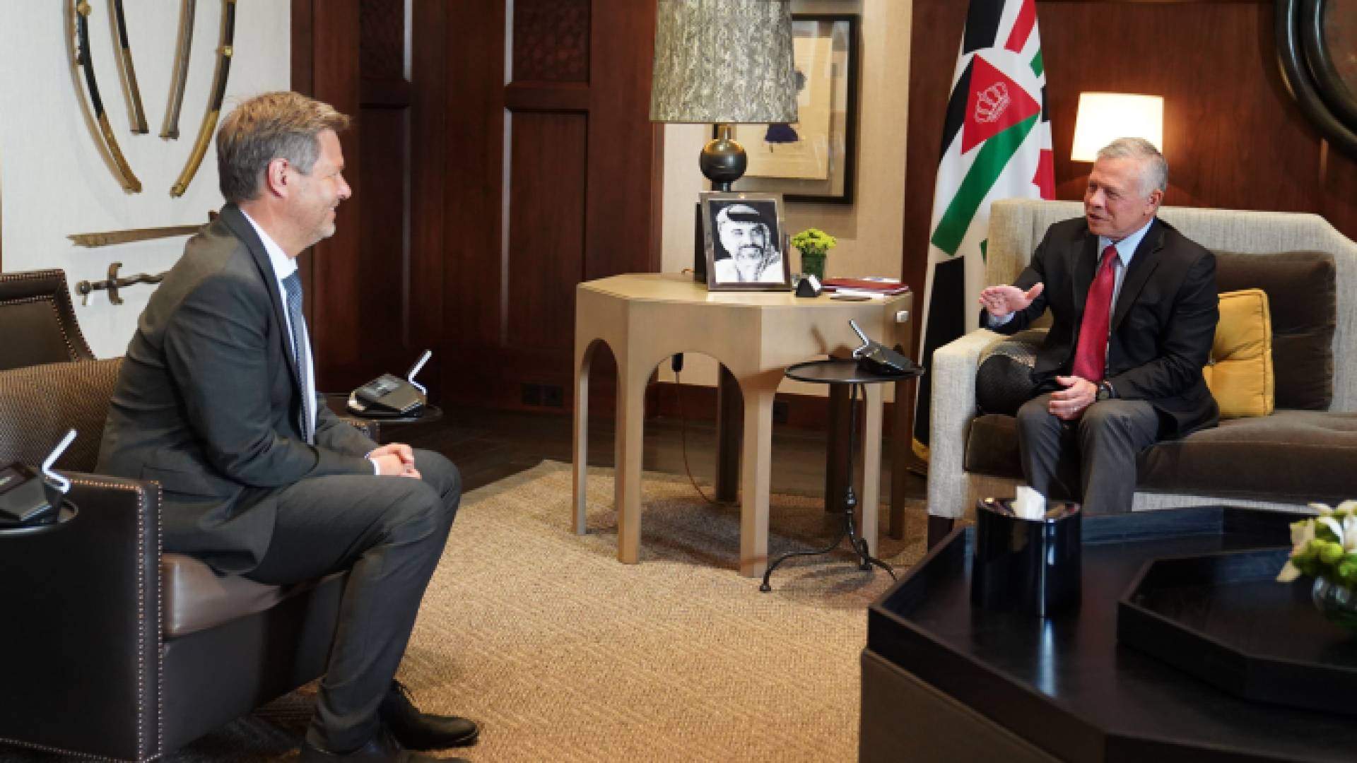 الملك يستقبل نائب المستشار الألماني