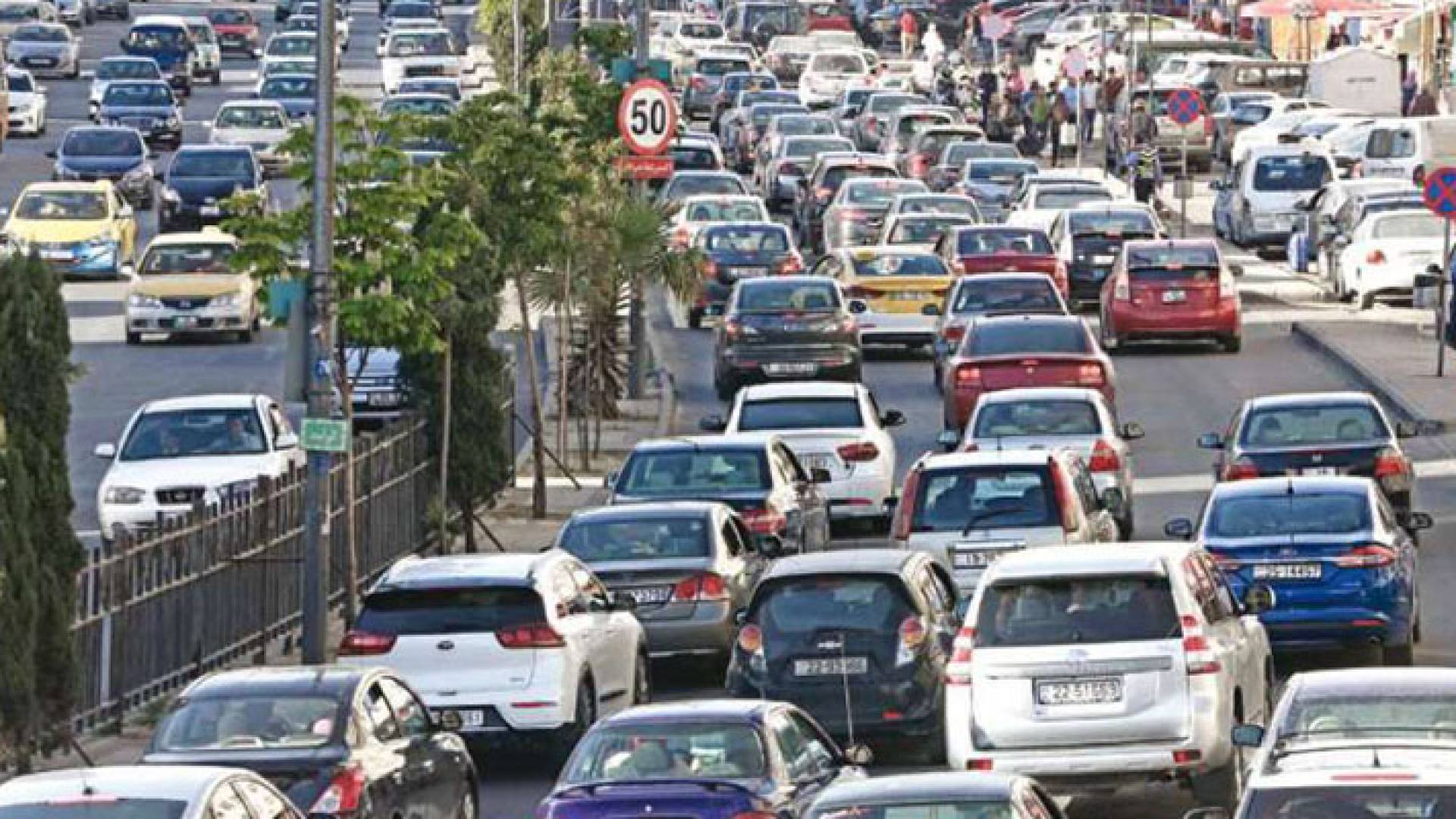 ازدحام مروري في أحد شوارع العاصمة عمان