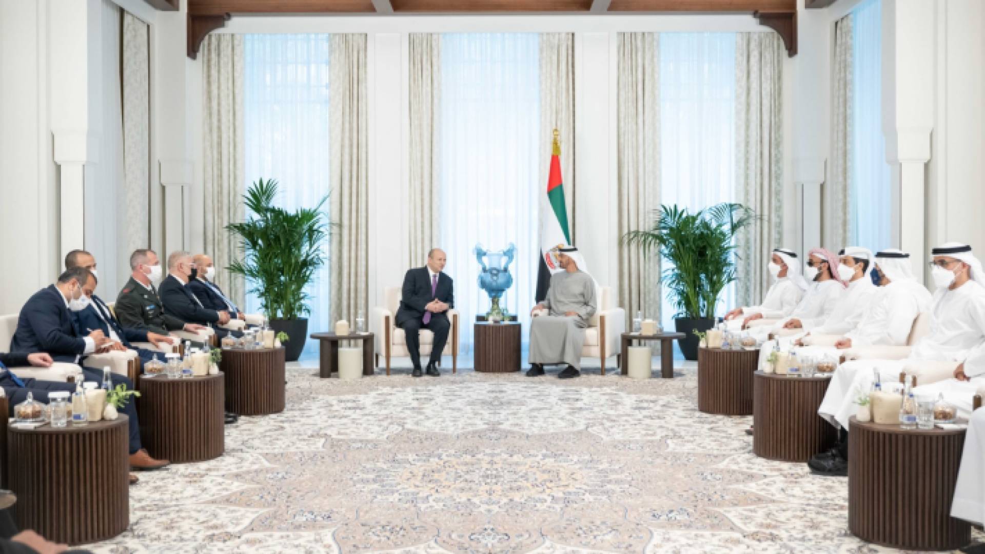 الرئيس الإماراتي يستقبل رئيس وزراء الاحتلال الاسرائيلي في أبو ظبي