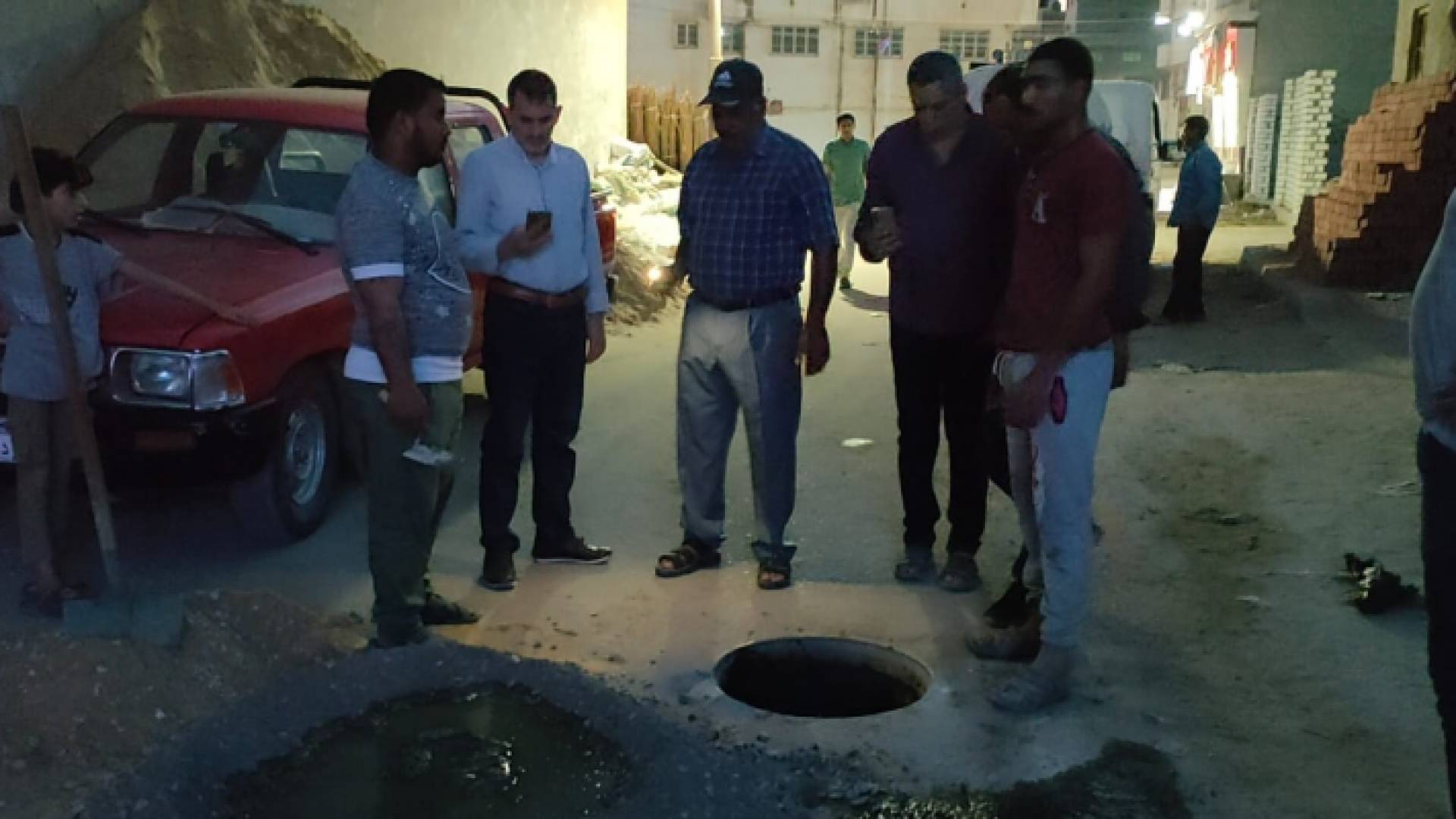 السلطات تتواجد في مكان البالوعة