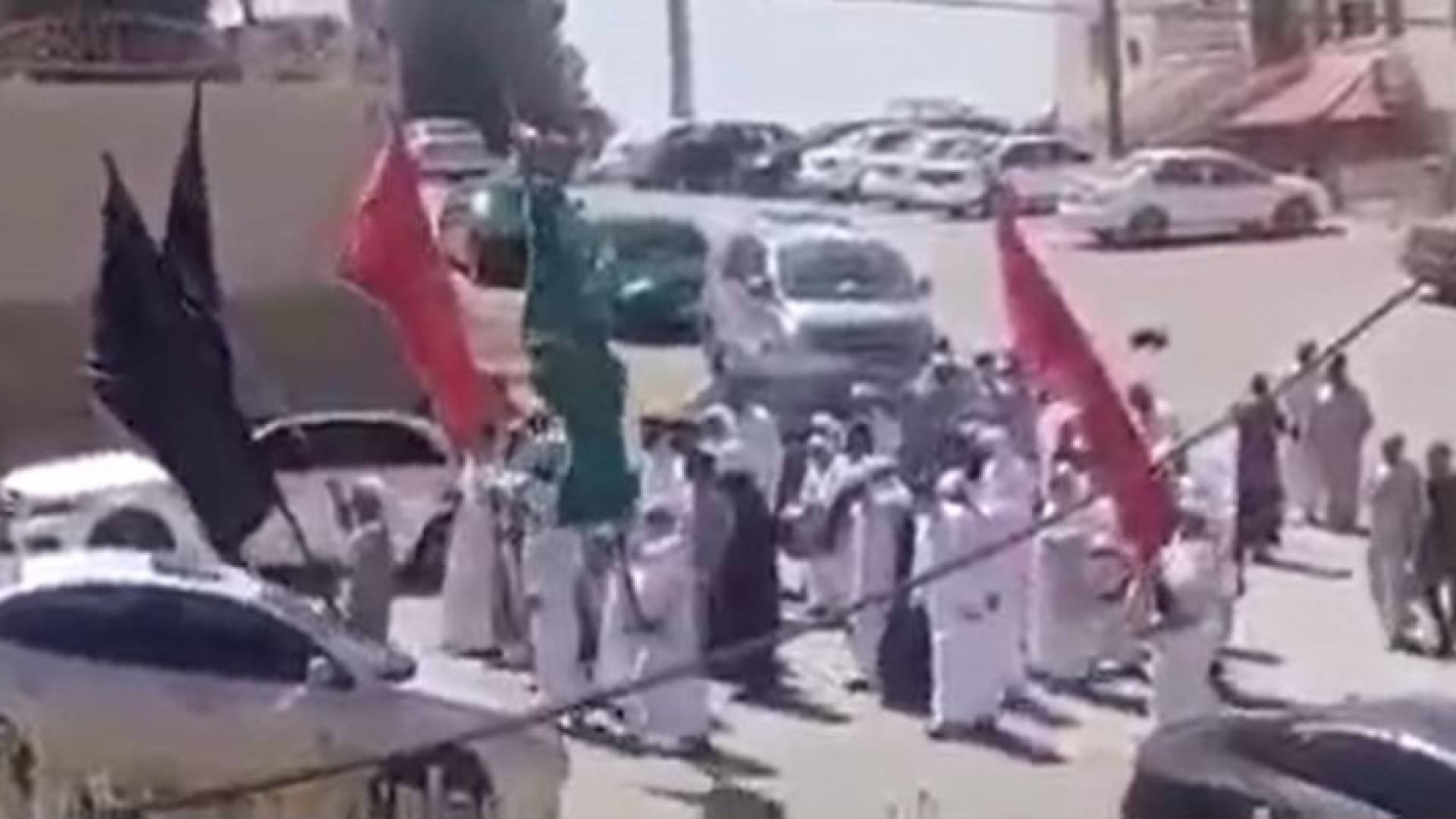 صورة ملتقطة من أحد مقاطع الفيديو المتداولة للمجموعة التي أدت طقوسا دينية في الكرك