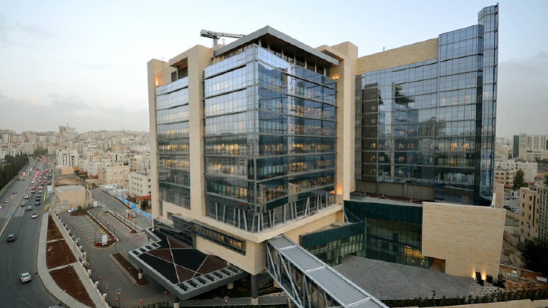 مبنى مركز الحسين للسرطان