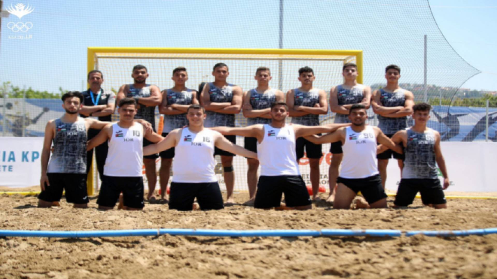 صورة للاعبي المنتخب الوطني لكرة اليد الشاطئية