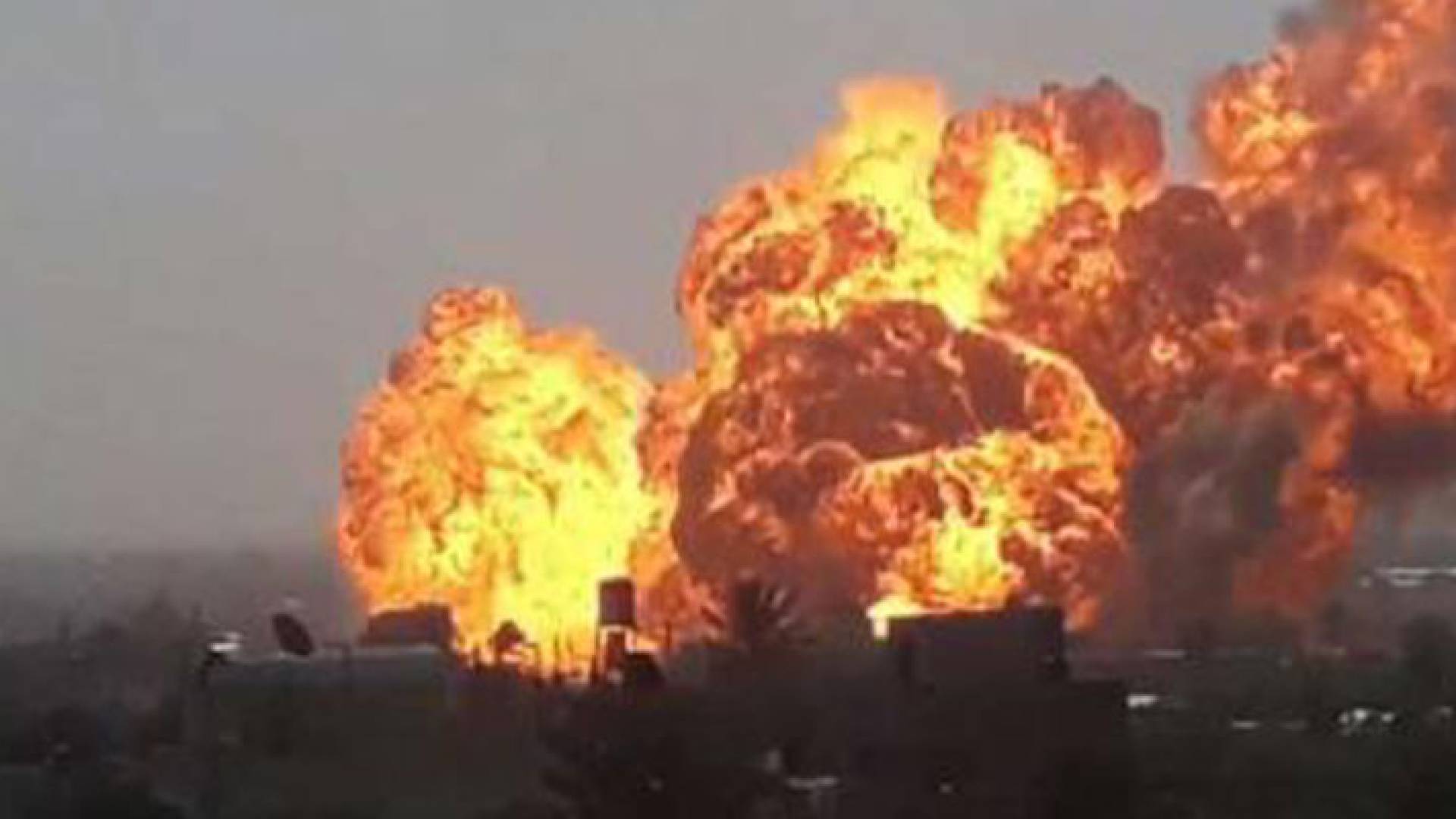 سبب الانفجار يعود إلى تسرب من صهريج أمونيوم