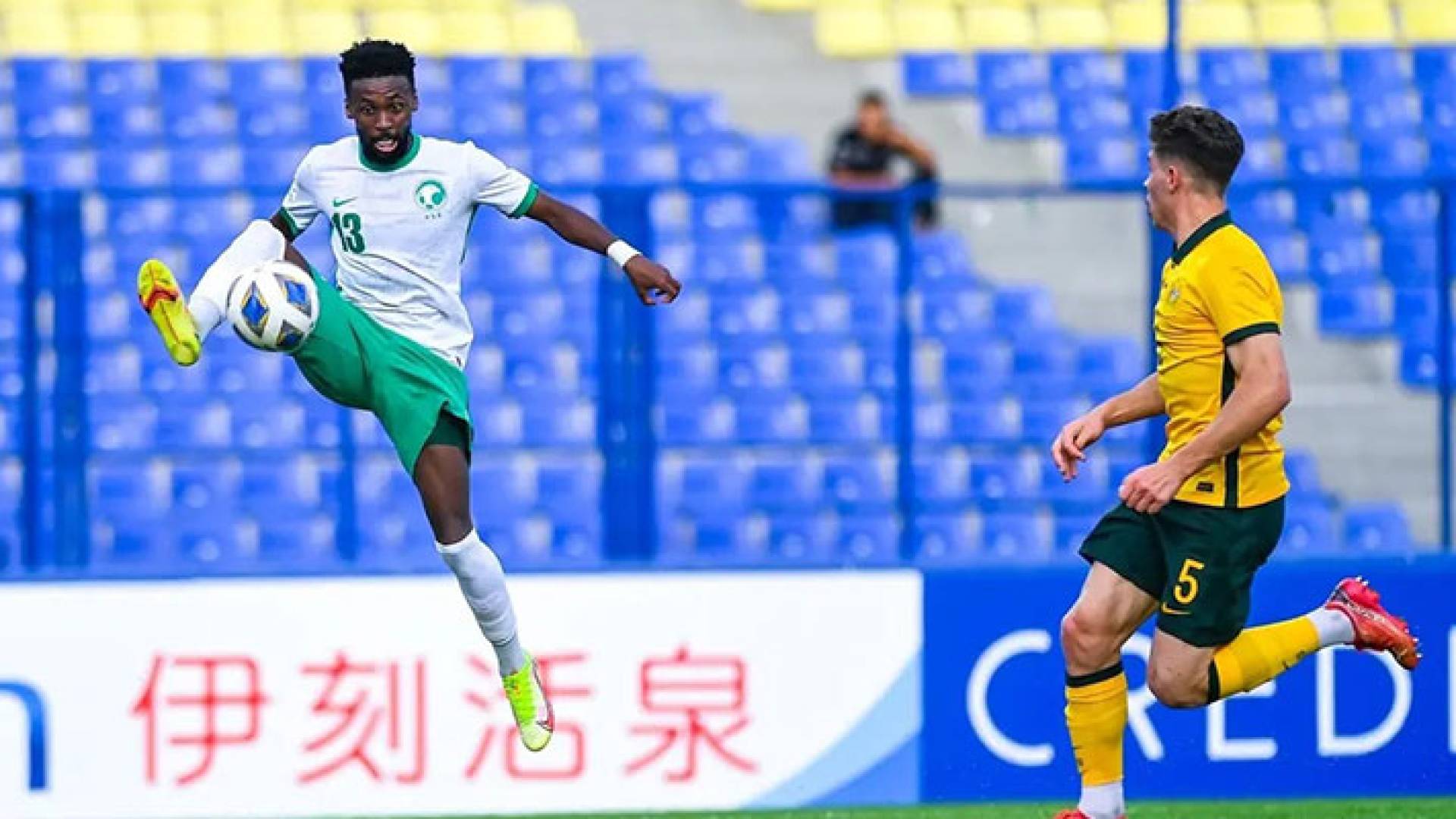 صورة من مباراة المنتخبين السعودي والأسترالي في الدور نصف النهائي من بطولة كأس آسيا تحت 23 عاما