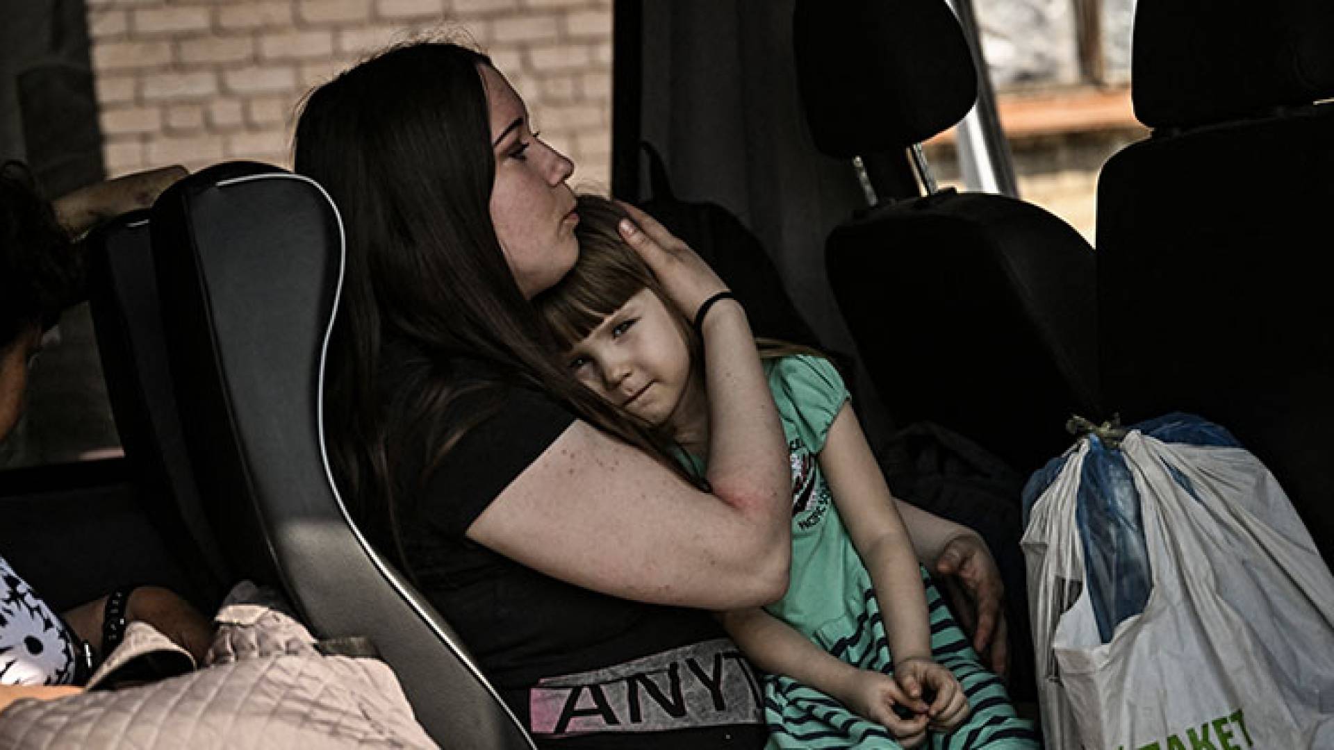 الصورة من إجلاء المدنيين من مدينة ليسيتشانسك