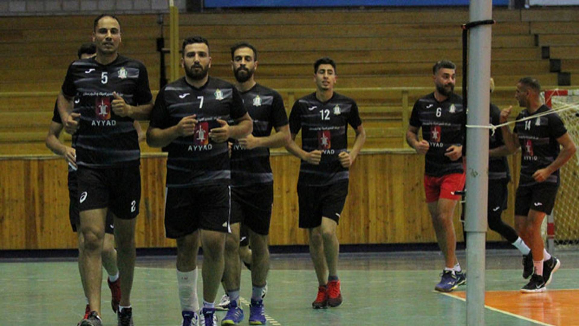 لاعبو نادي الوحدات للكرة الطائرة