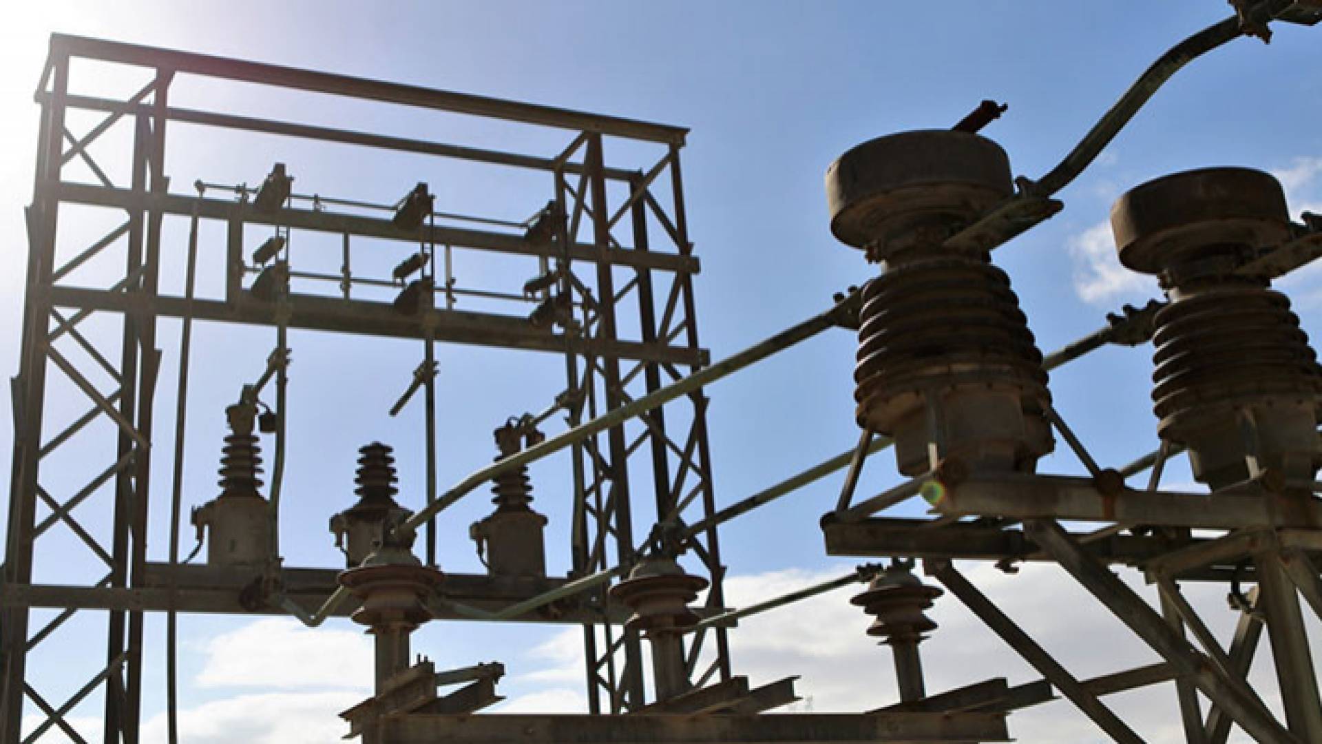 أعمدة كهرباء