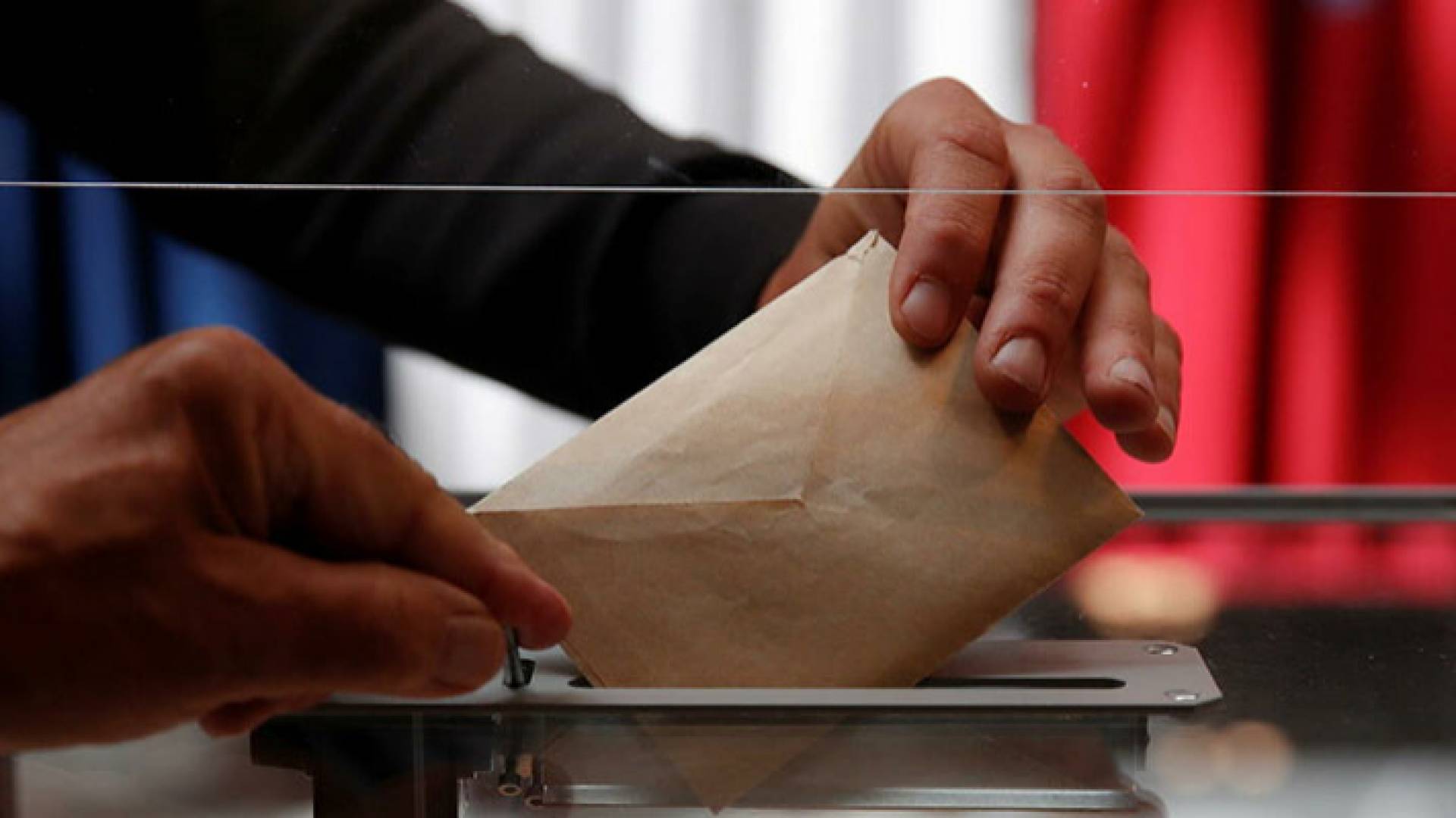 إحدى ورقات الإقتراع في الانتخابات الفرنسية التشريعية