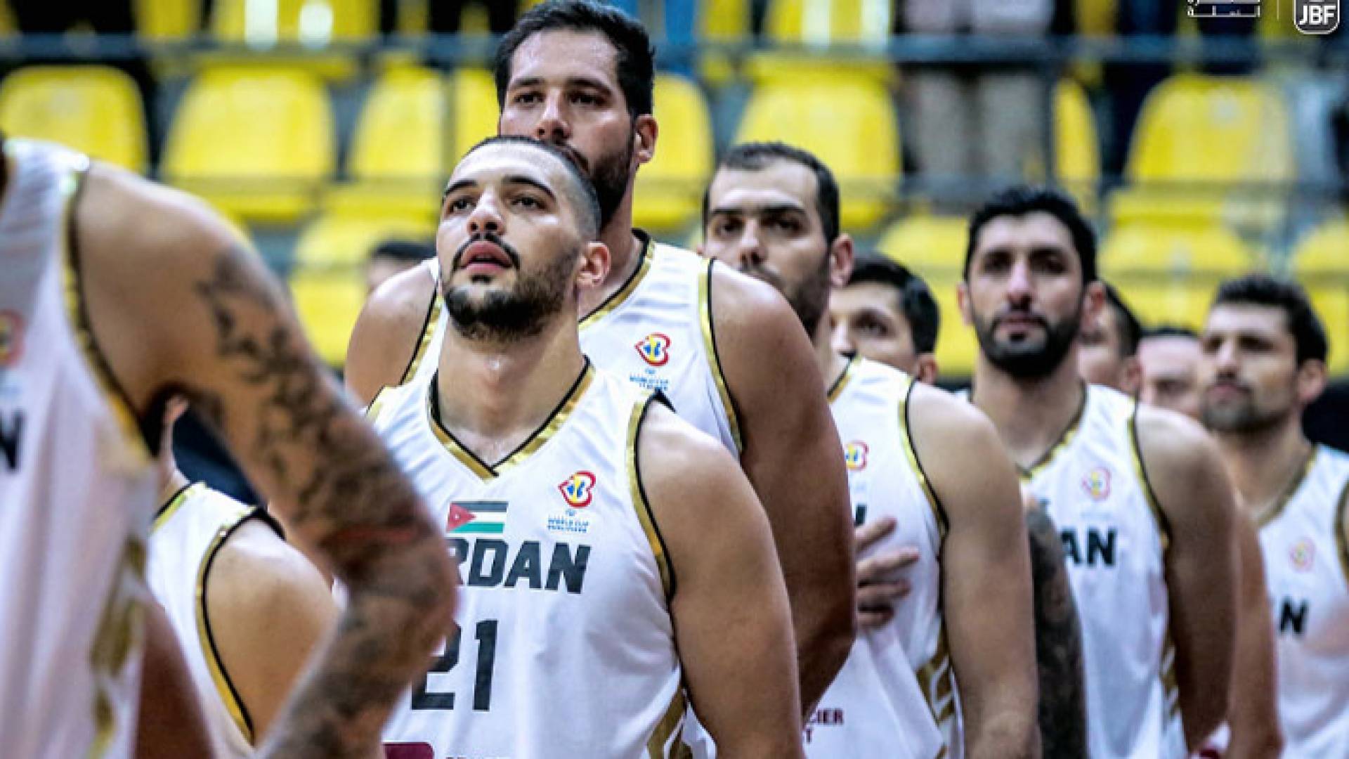 لاعبو المنتخب الوطني لكرة السلة