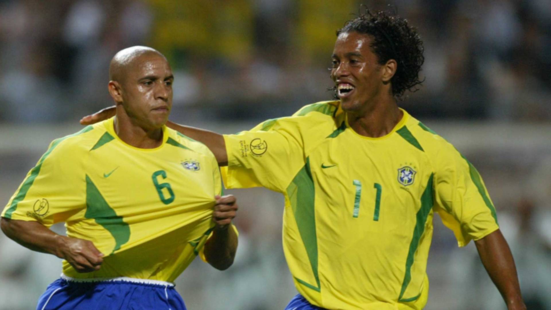 صورة أرشيفية للاعبين روبرتو كارلوس ورونالدينيو