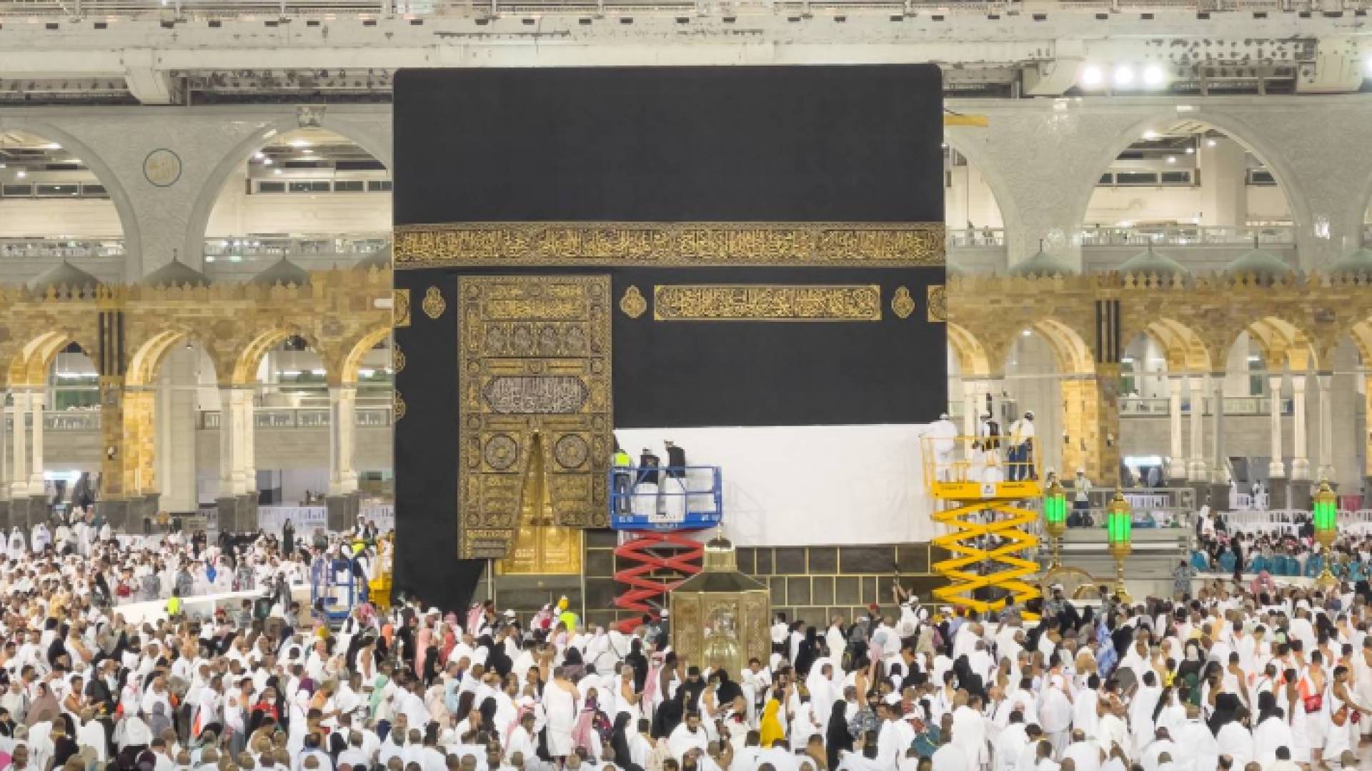 رفع ثوب الكعبة المشرفة