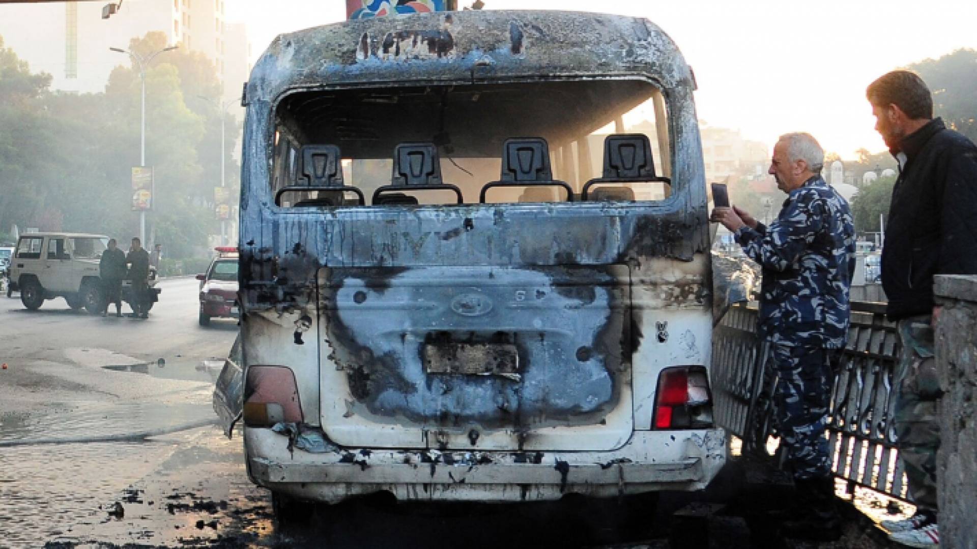 الحافلة بعد تعرضها للتفجير