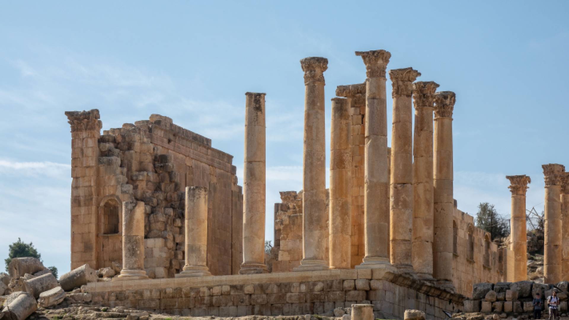 صورة لأعمدة أثرية في مدينة جرش