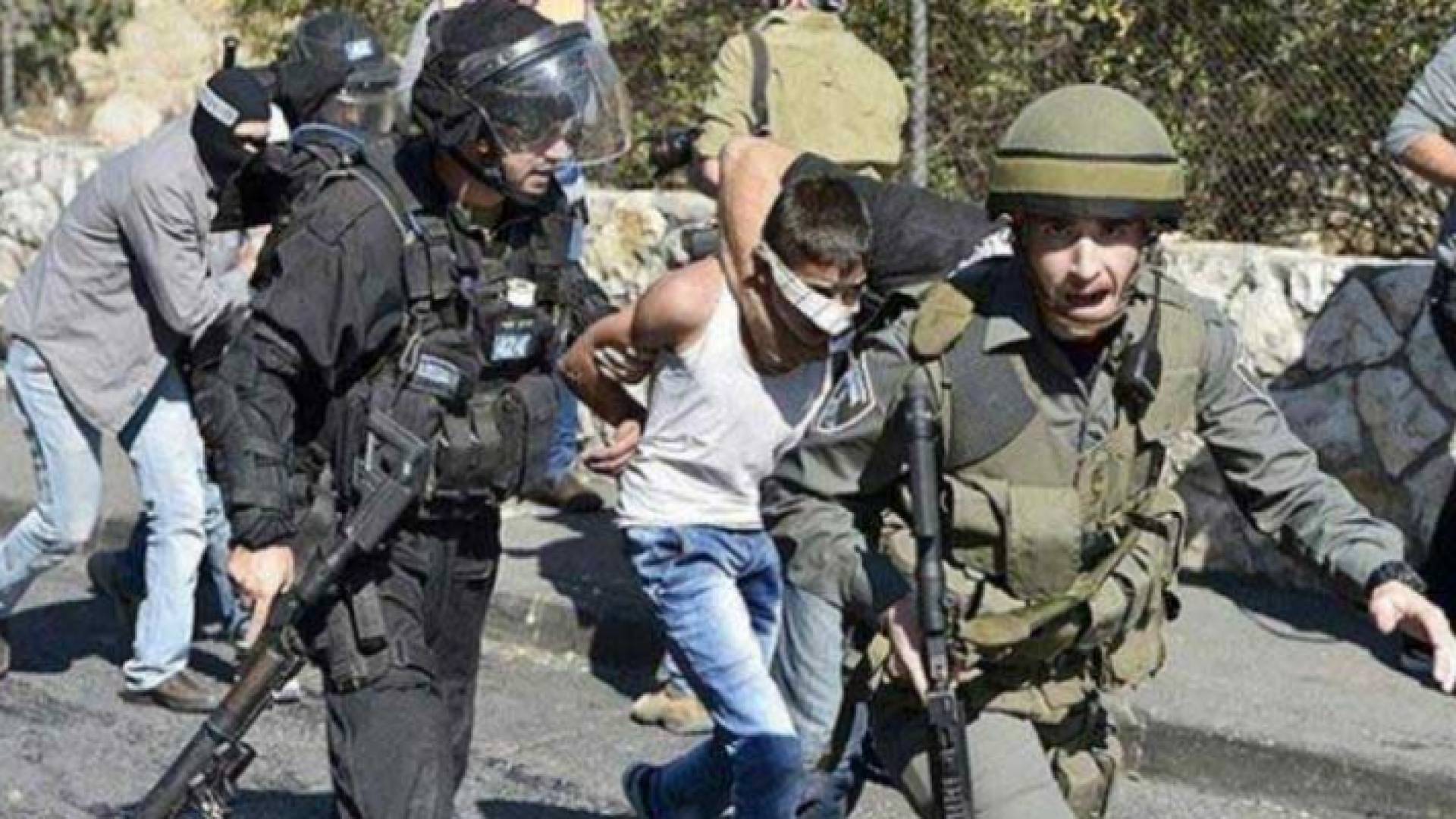 صورة أرشيفية لاعتقال طفل فلسطيني