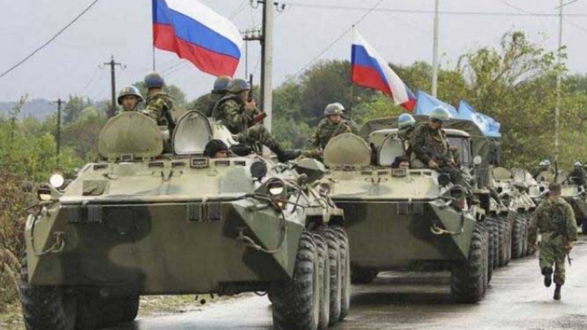 صورة أرشيفية لآليات عسكرية روسية