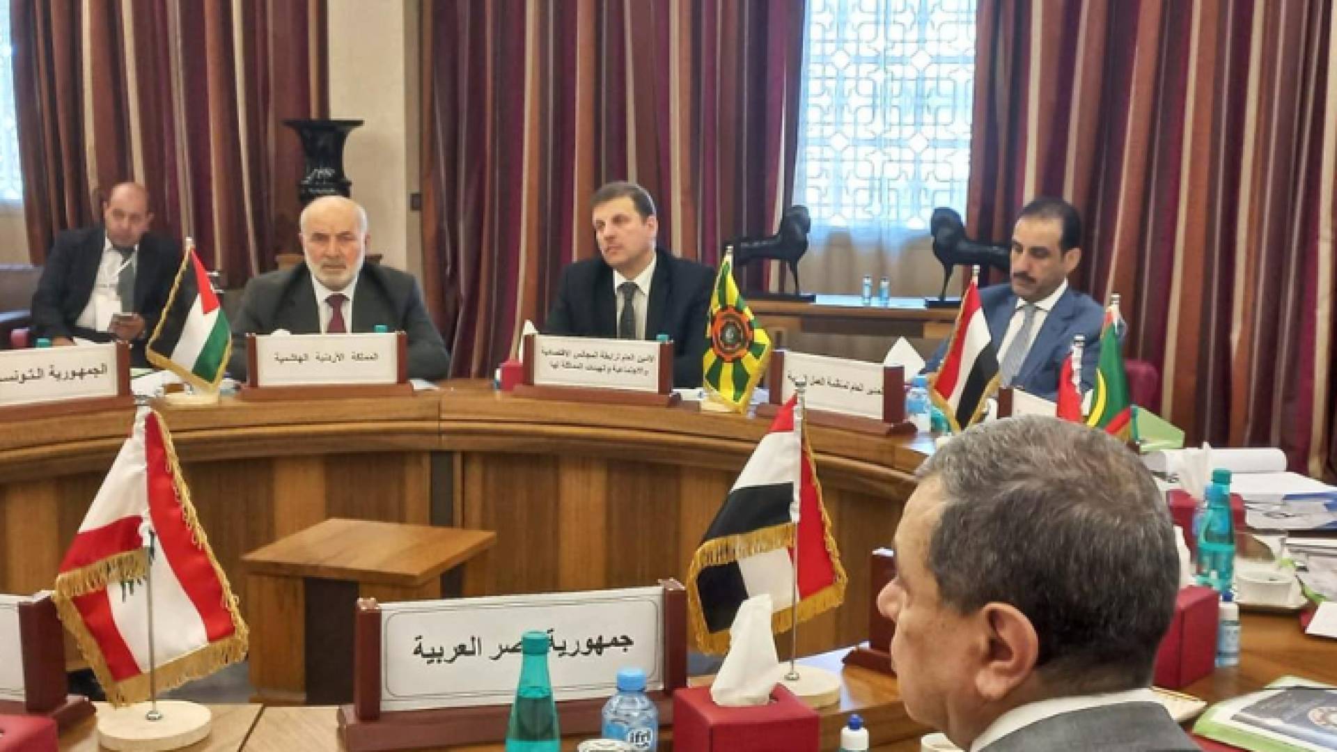 صورة من جلسة للجمعية العمومية للمجالس الاقتصادية والاجتماعية