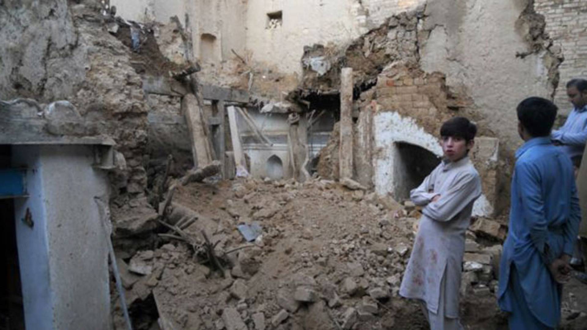 منزل منهار بسبب الزلزال