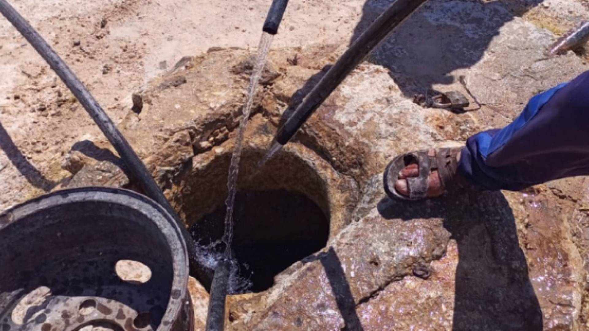 خلال إزالة أحد الاعتداءات على المياه