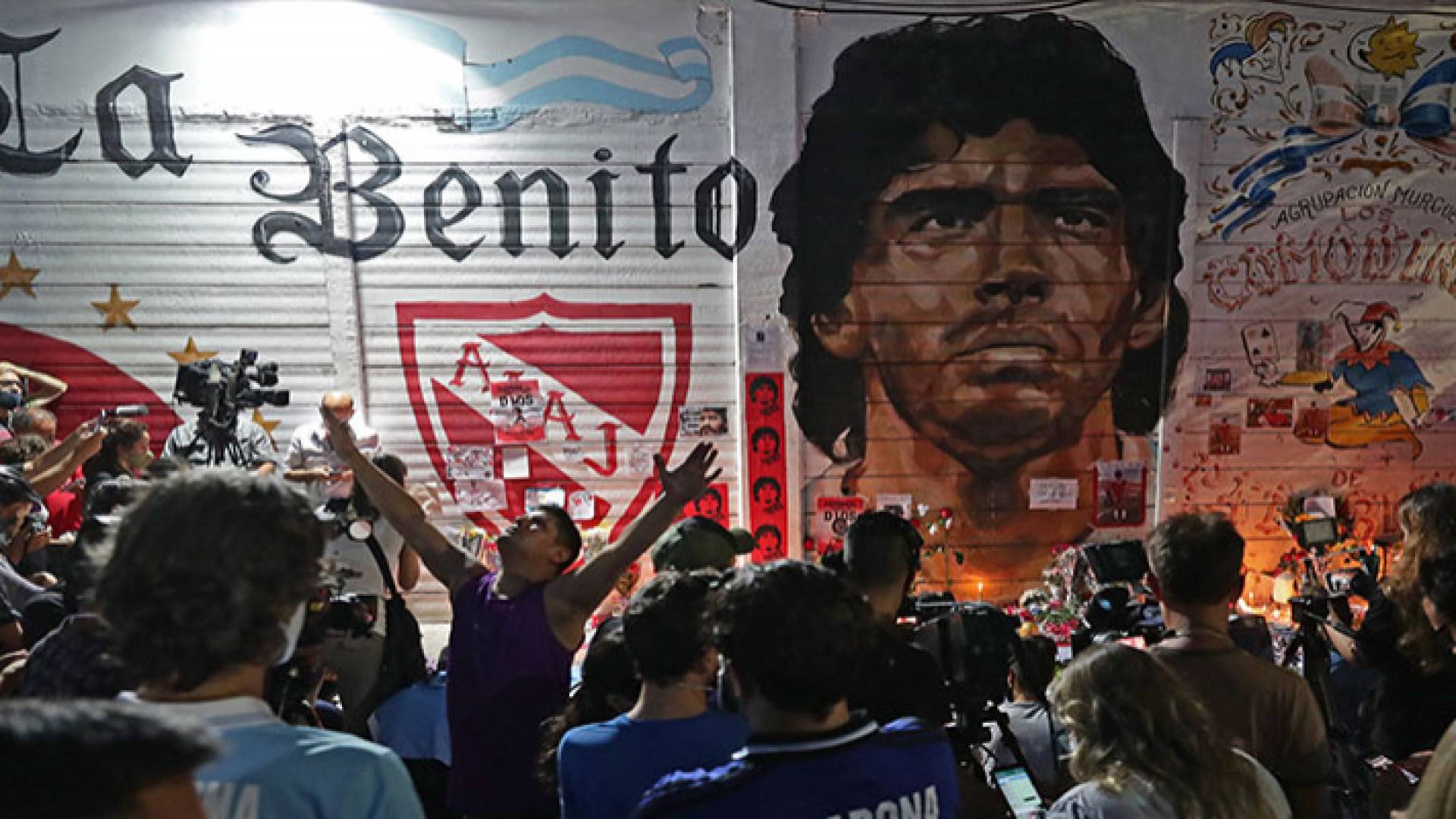 أسطورة كرة القدم دييغو أرماندو مارادونا