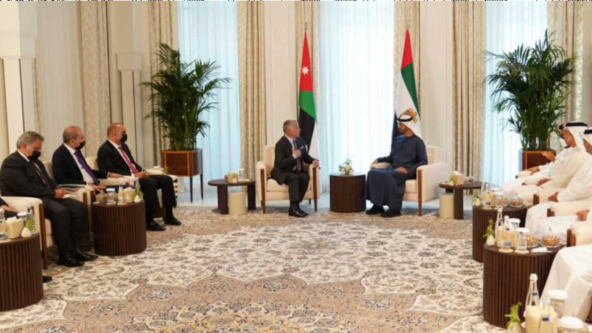 الملك خلال لقاء رئيس دولة الإمارات العربية