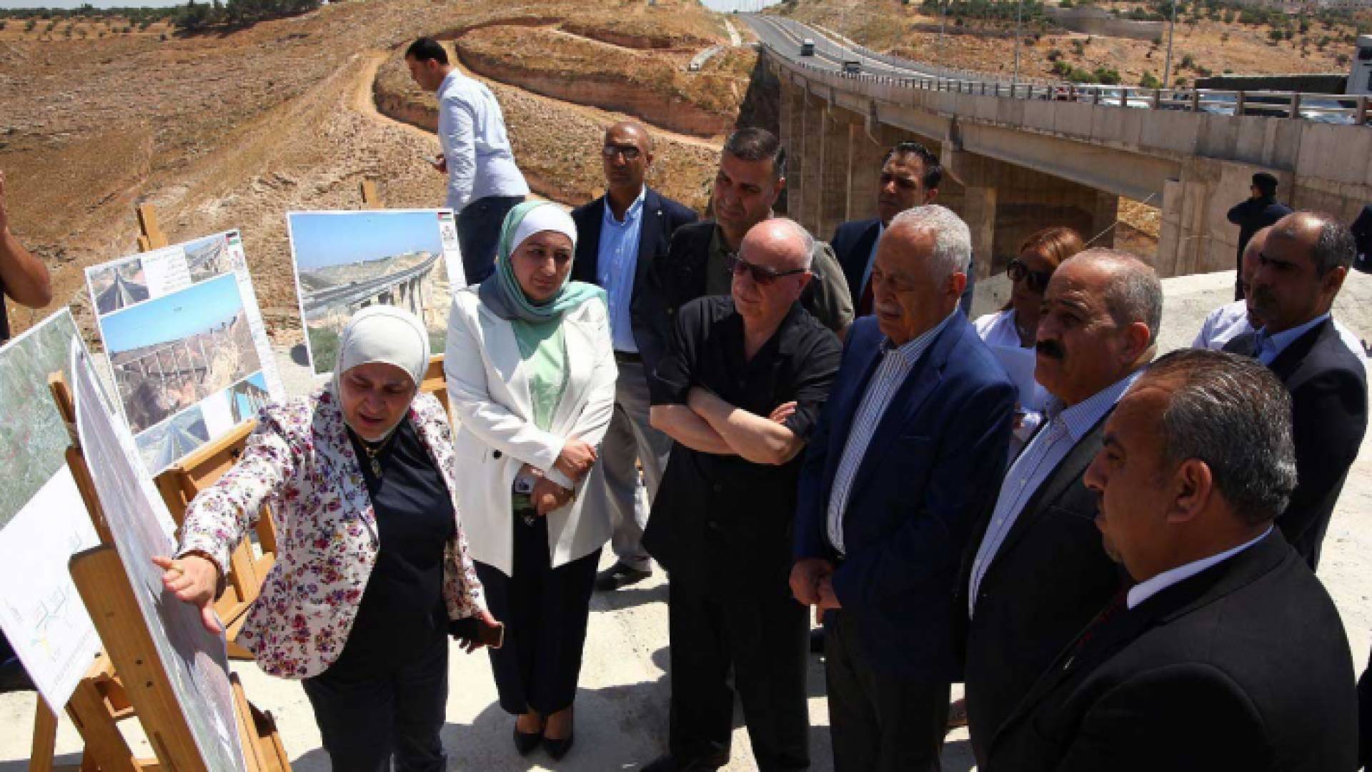 العيسوي خلال زيارته عجلون