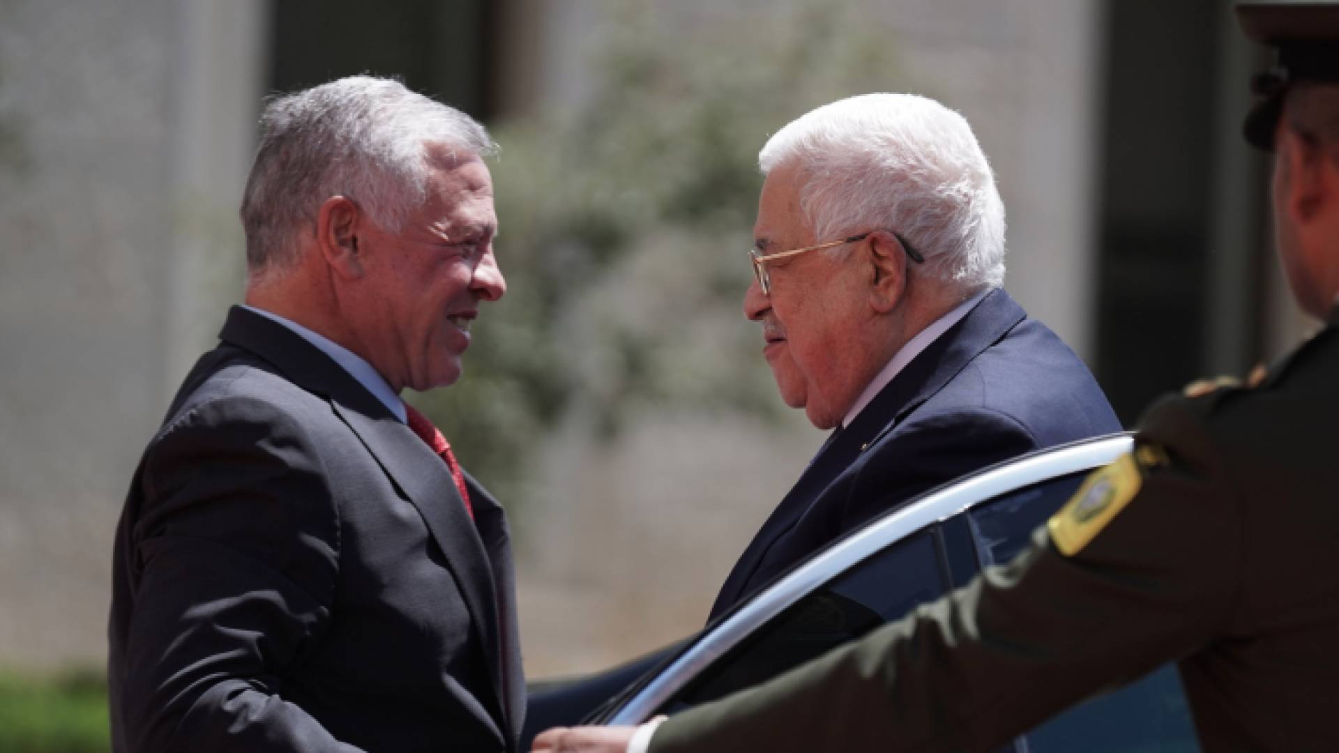 جلالة الملك يستقبل الرئيس الفلسطيني عباس في قصر الحسينية