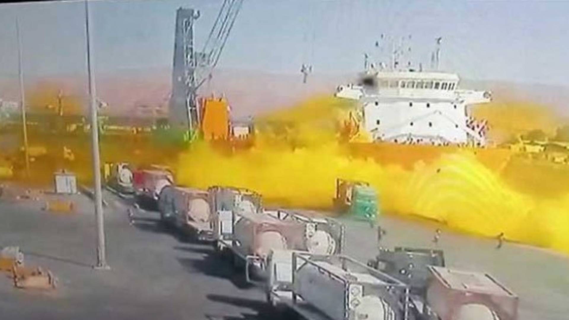 خلال تسرب غاز الكلورين من صهريج في ميناء العقبة