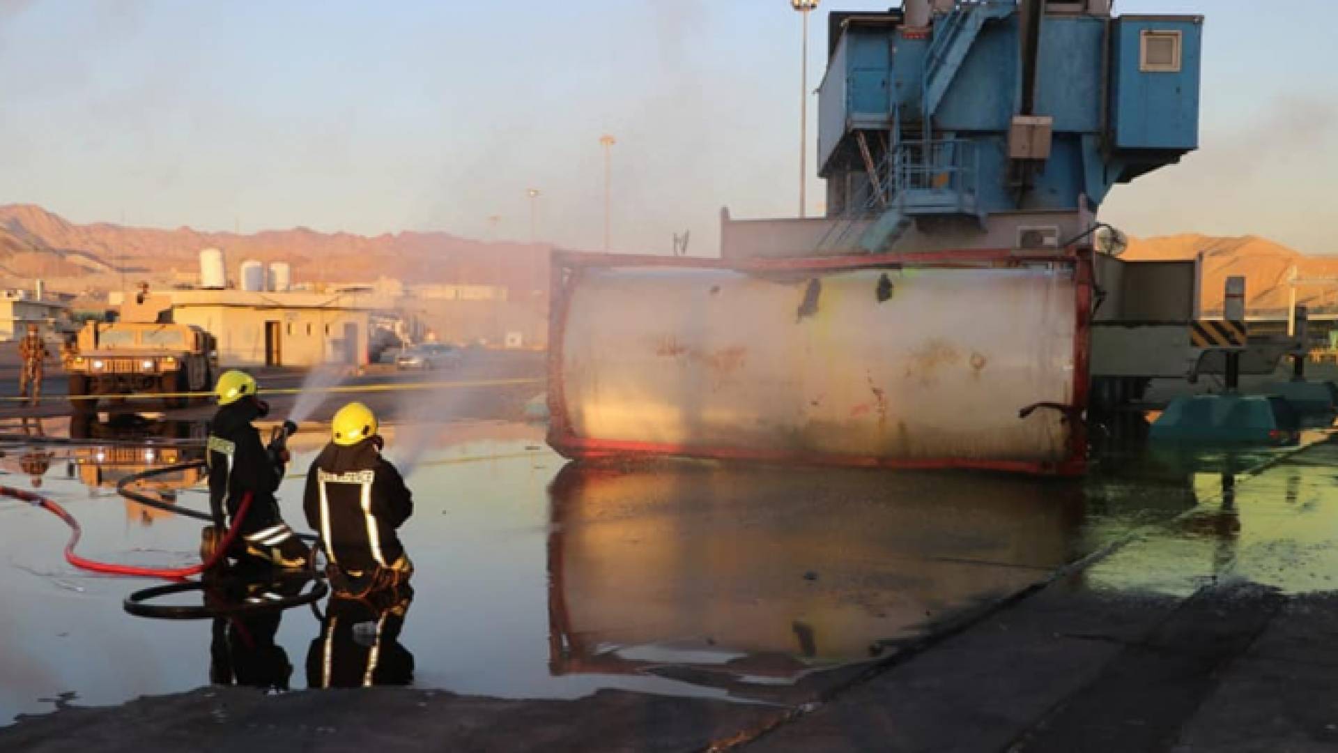 من حادثة سقوط وانفجار صهريج في ميناء العقبة