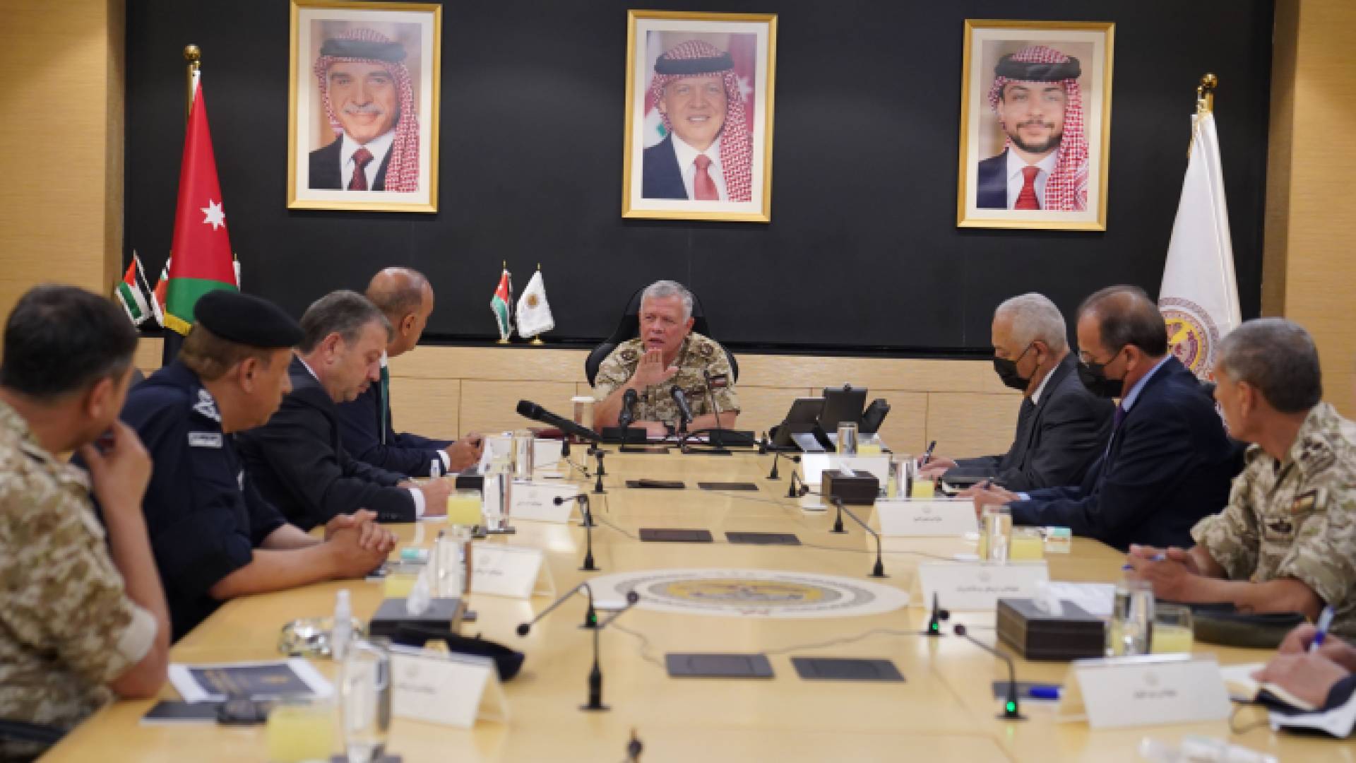 الملك يترأس اجتماعا بمركز الأزمات للوقوف على تفاصيل حادثة تسرب الغاز بالعقبة