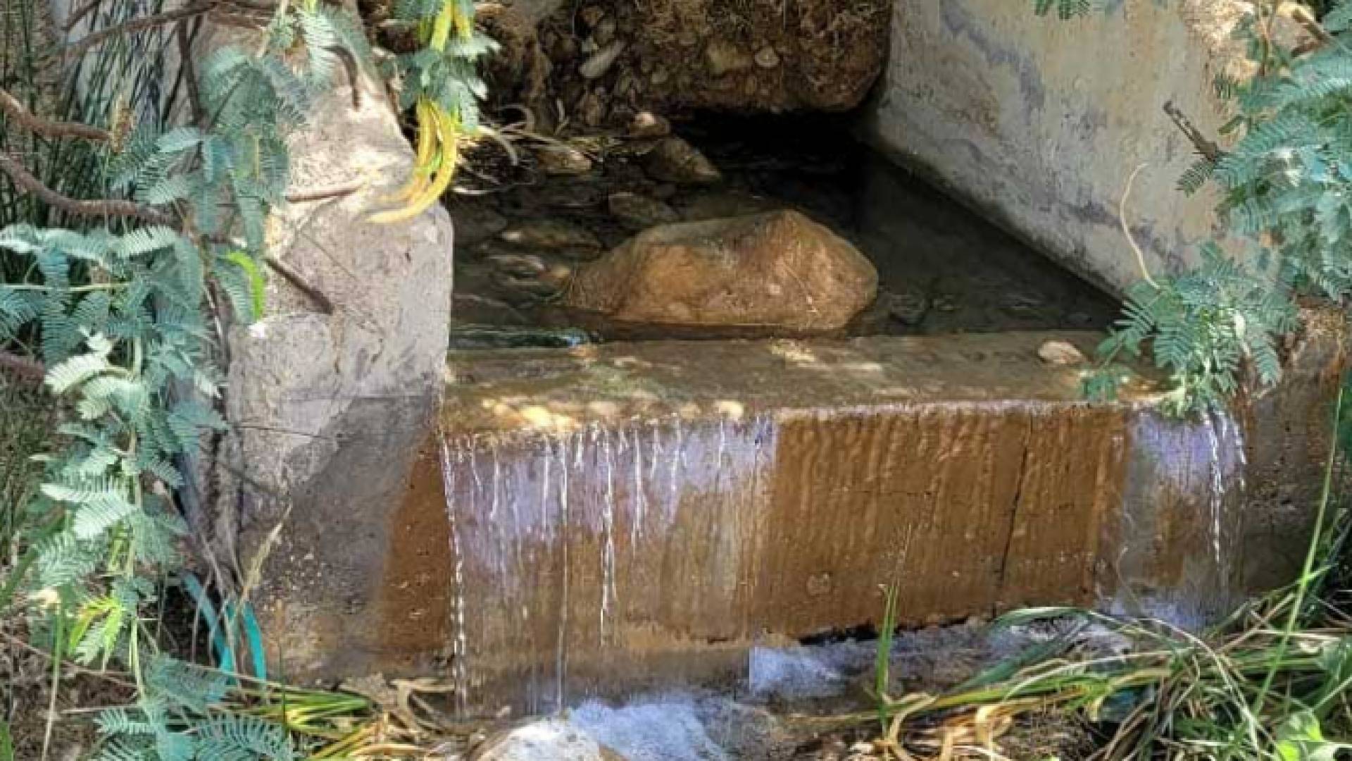 جانب من الاعتداء الذي ضبط على خط الزارة ماعين