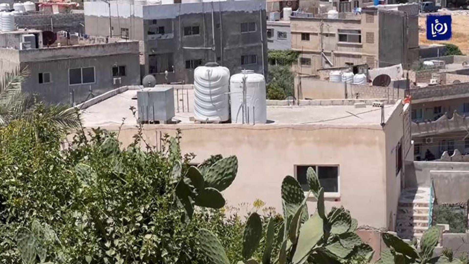 خزانات مياه أحد المنازل في منطقة البارحة بمحافظة إربد