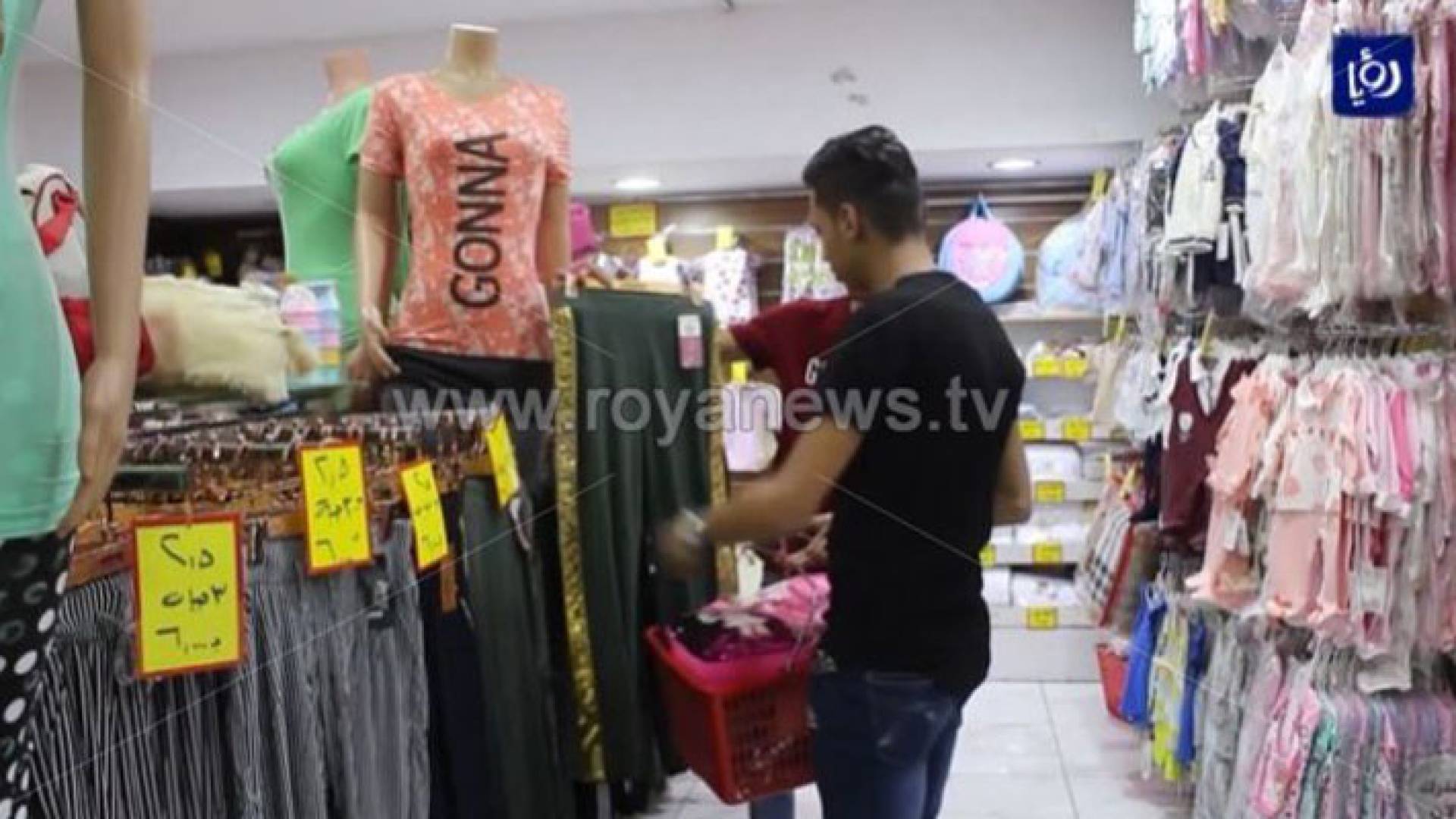 احد محال الألبسة