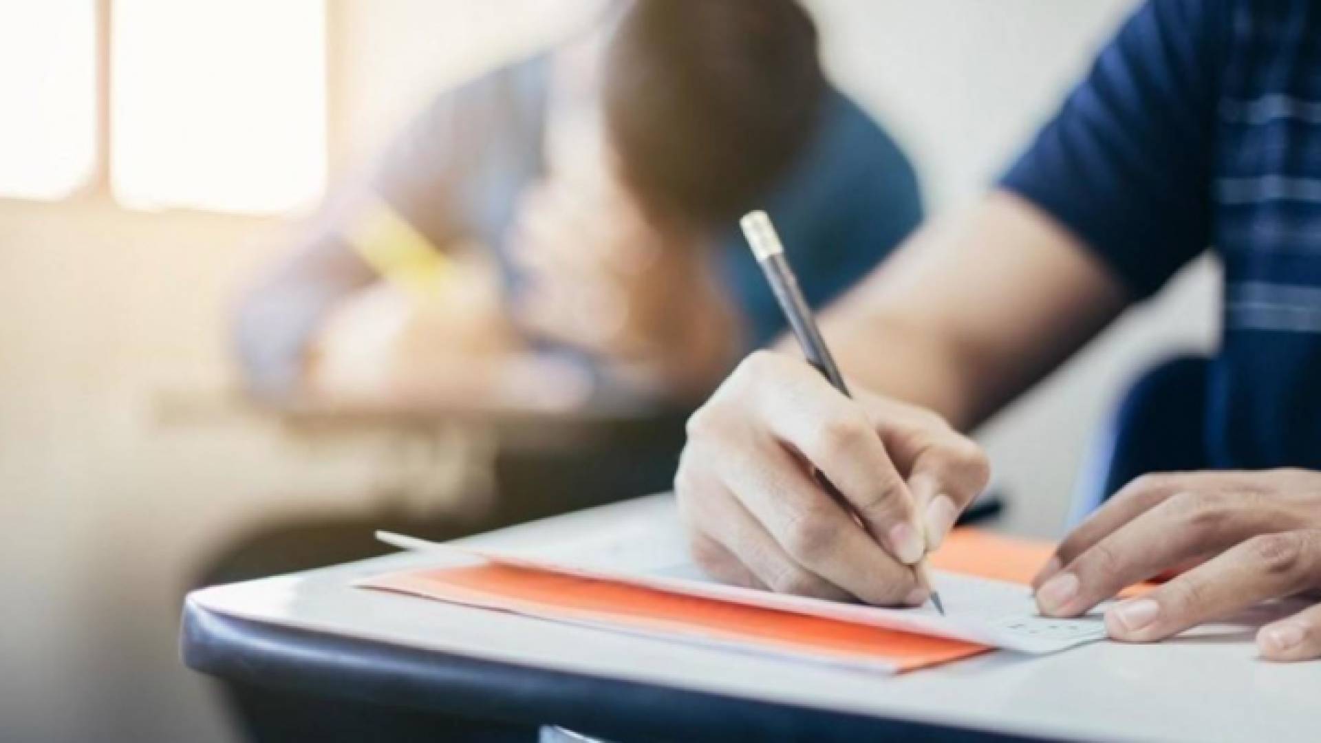 تقديم امتحان - تعبيرية