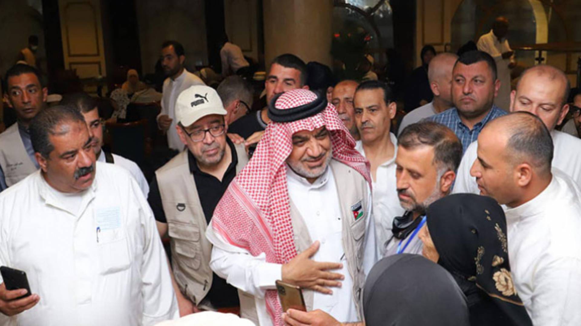 وزير الأوقاف يتفقد الحجاج الأردنيين في المدينة المنورة.