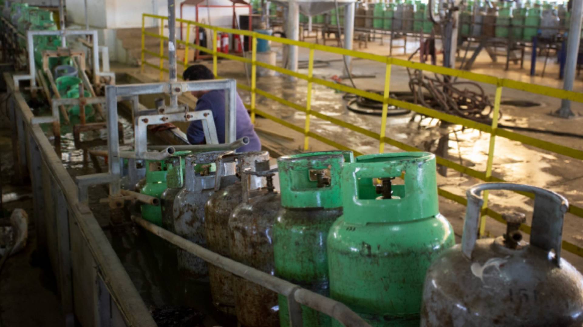 صورة توضيحية لأسطوانات غاز