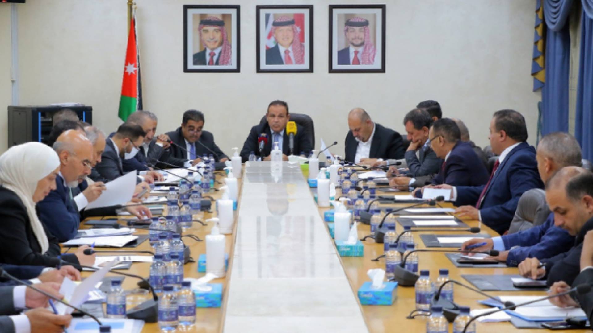 اللجنة المالية النيابية تناقش مع الفريق الاقتصادي الحكومي واقع المالية العامة