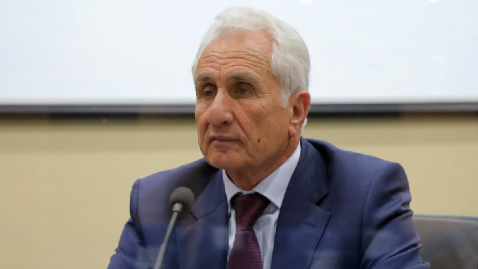 وزير التربية والتعليم الدكتور وجيه عويس