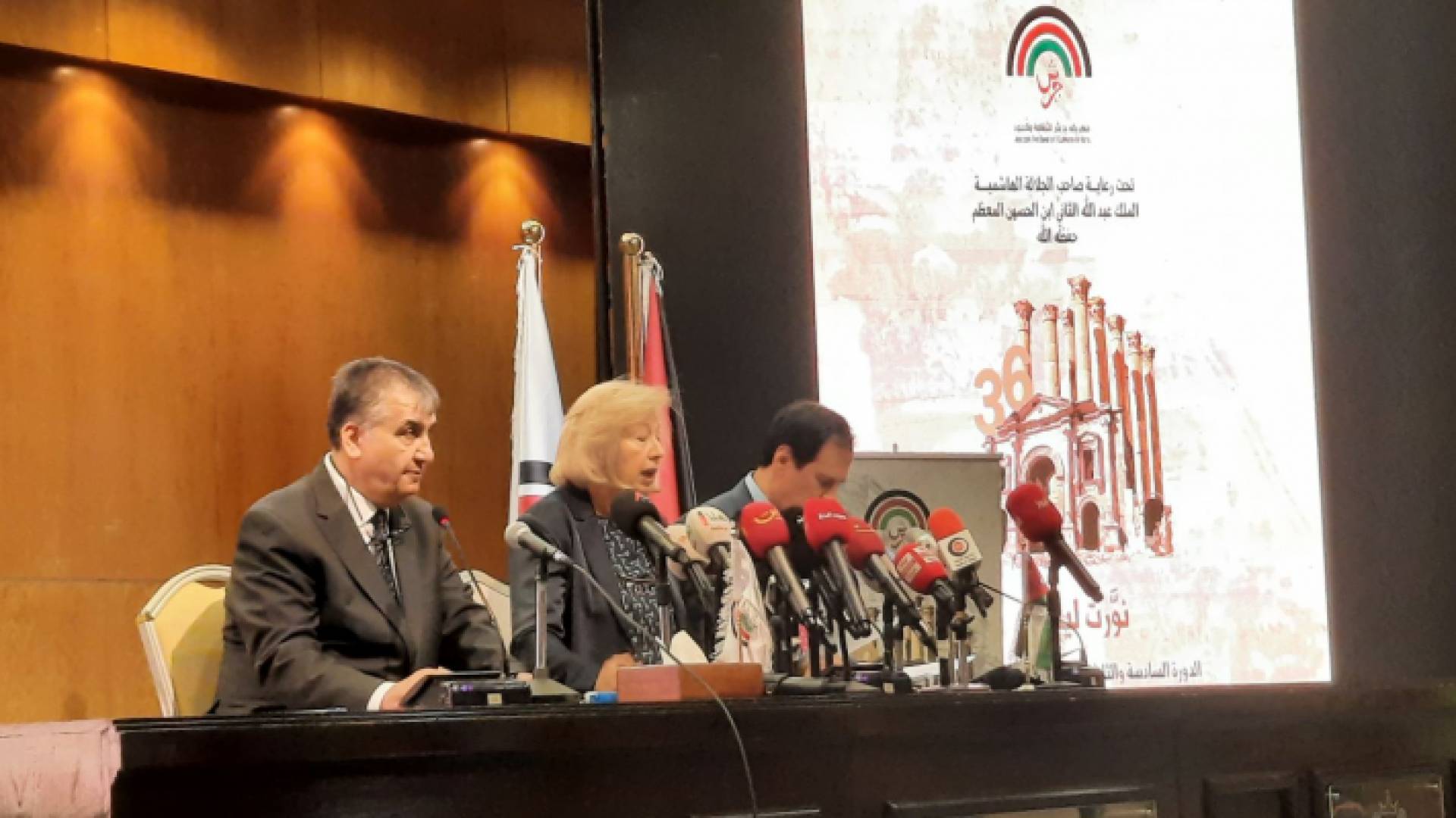 وزير الثقافة هيفاء النجاء والمدير التنفيذي لمهرجان جرش ناصر قعوار