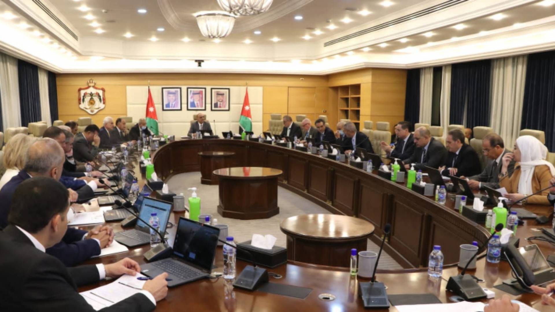 خلال جلسة الوزراء