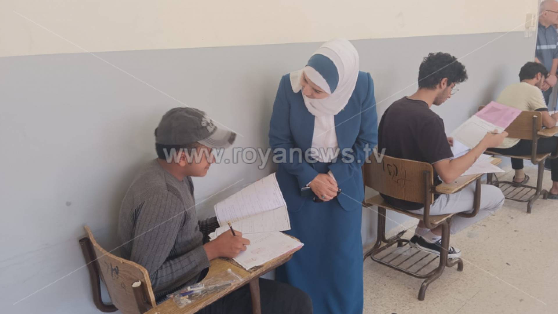 القبيلات تتفقد سير امتحانات التوجيهي